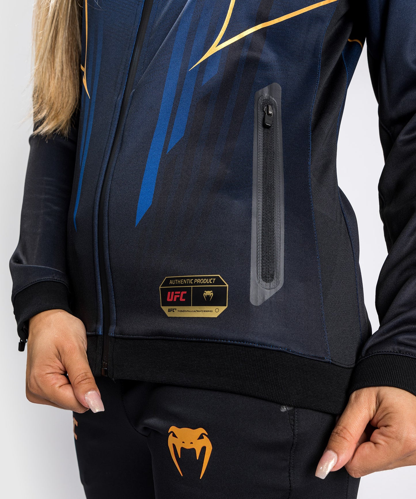 UFC Venum Authentic Fight Night 2.0 Walkout-Hoodie für Frauen – Midnight Edition - Champion