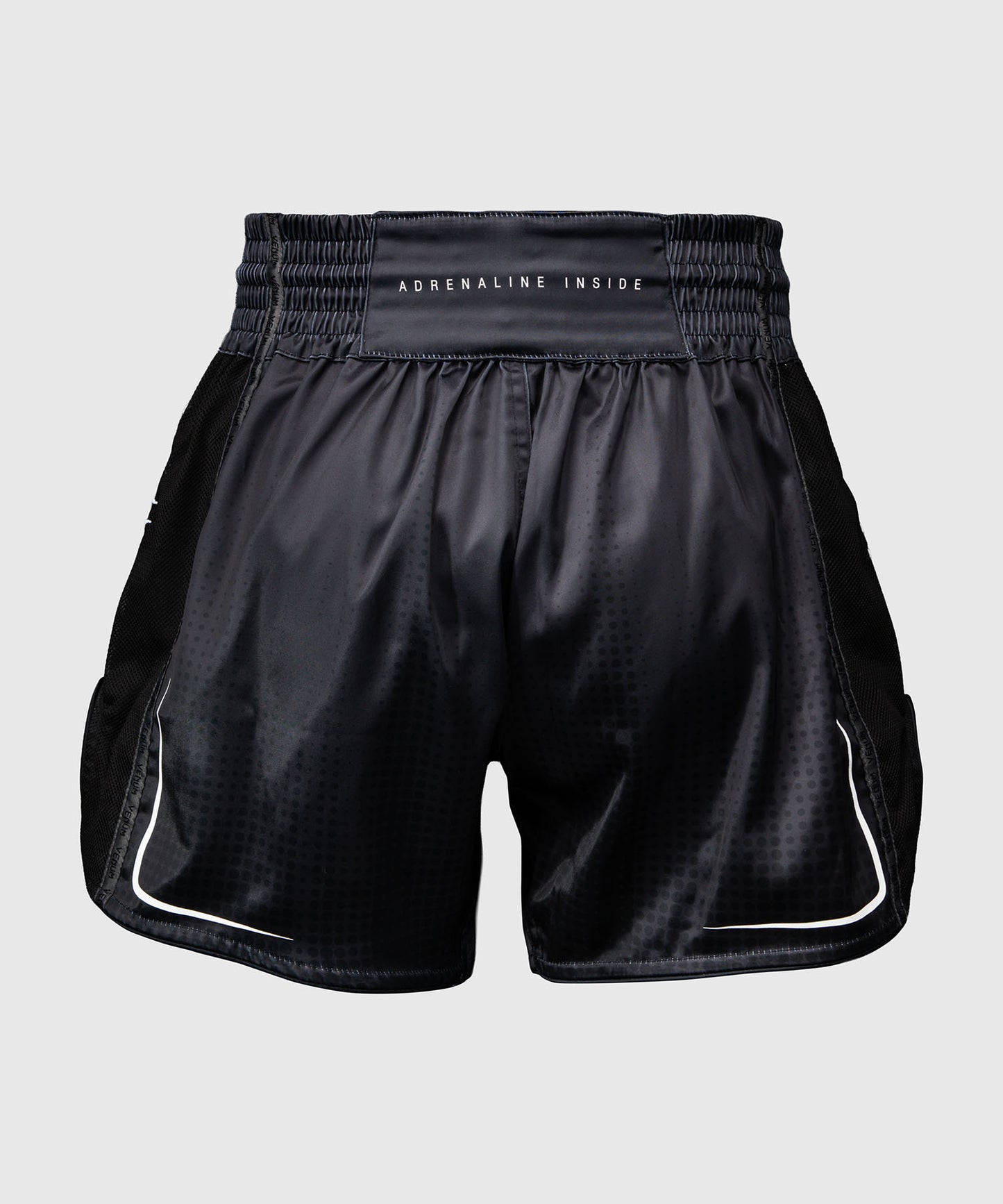 Venum Stealth Muay Thai-Shorts – Schwarz/Weiß