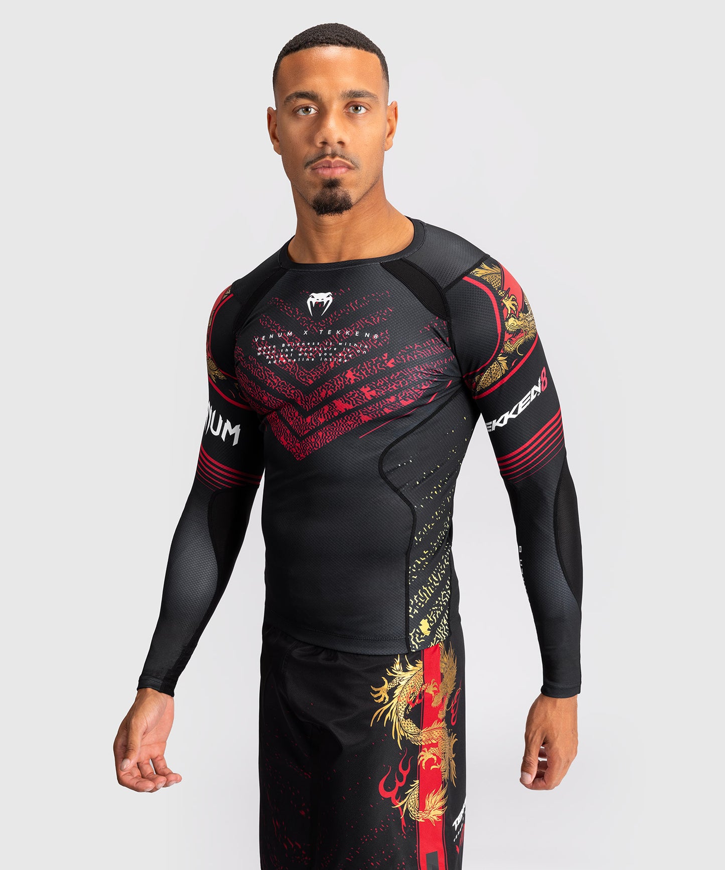 Venum x TEKKEN 8 - Marshall Law Rashguard - Negro/Rojo/Dorado