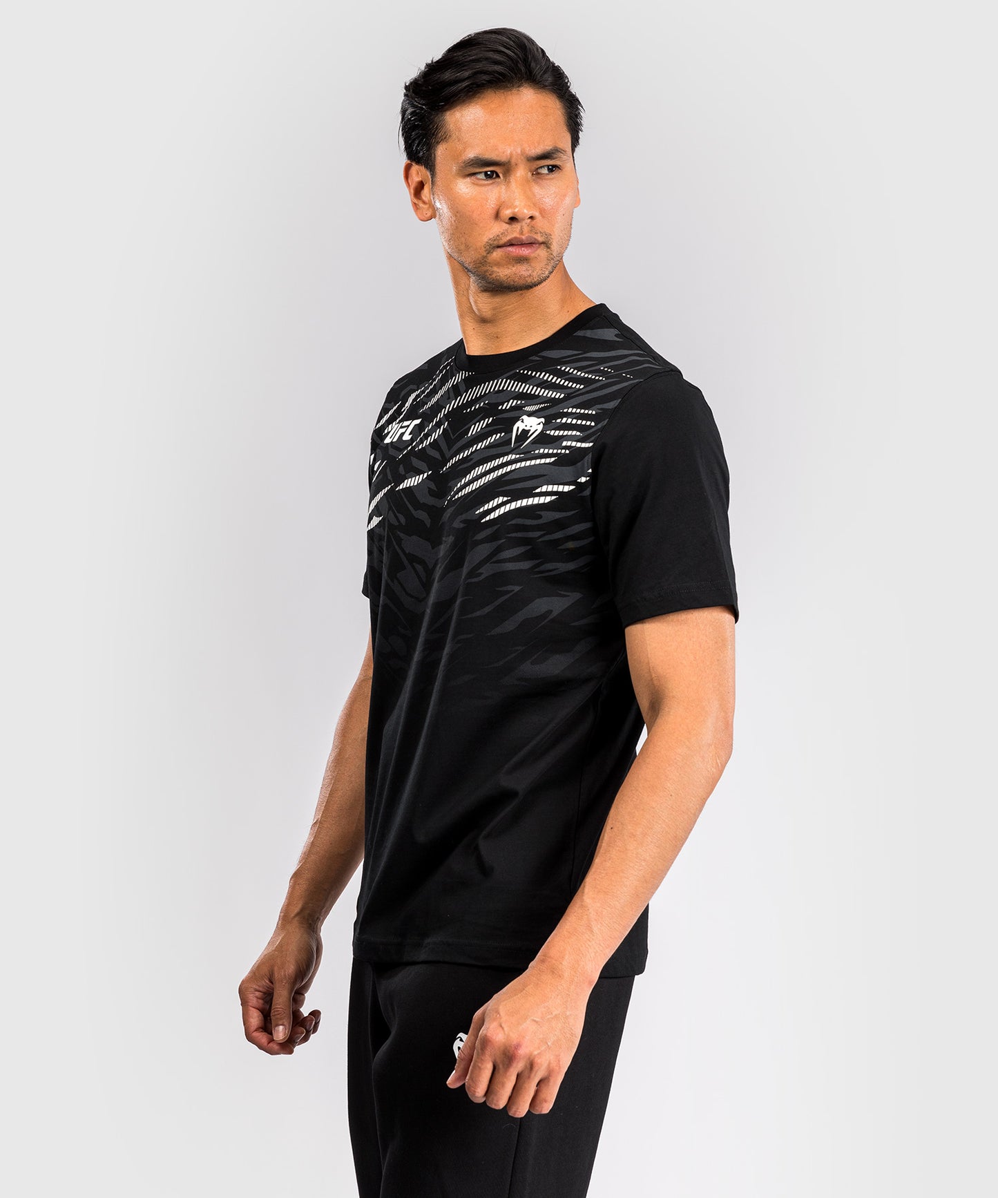 UFC Fusion by Venum Replica Herren Kurzarm T-Shirt - Schwarz
