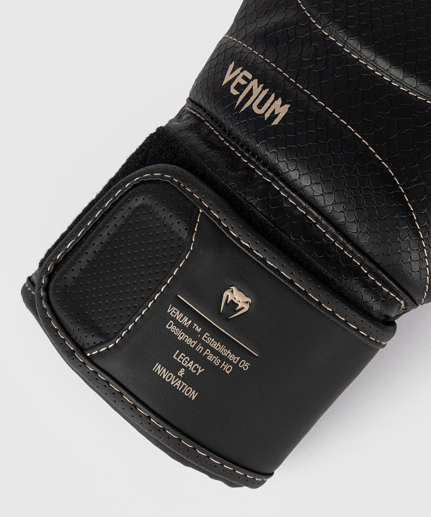 Venum Impact Evo Scales Boxhandschuhe – Schwarz