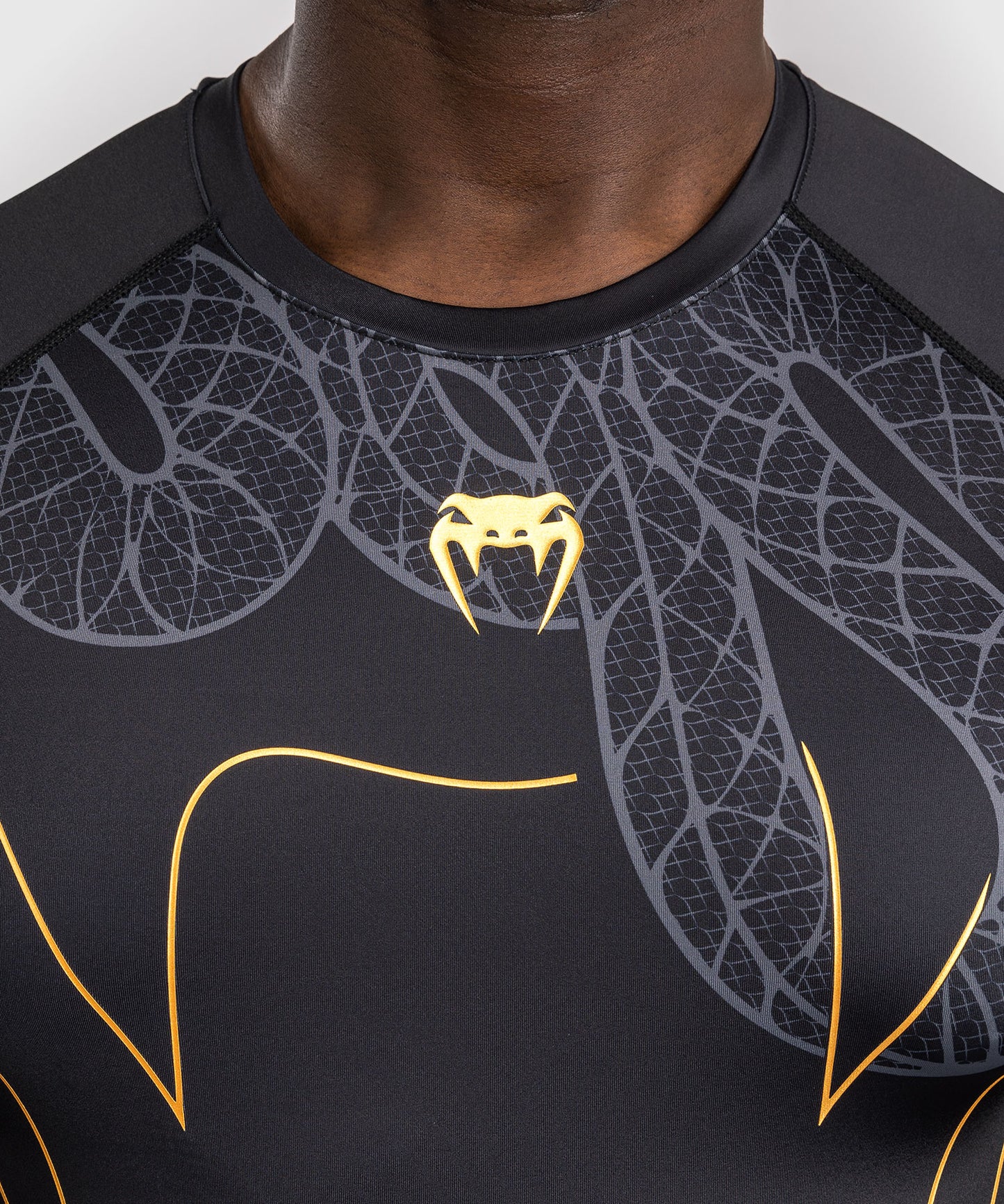 Venum Serpenti Langarm Rashguard – Schwarz/Silber/Gold