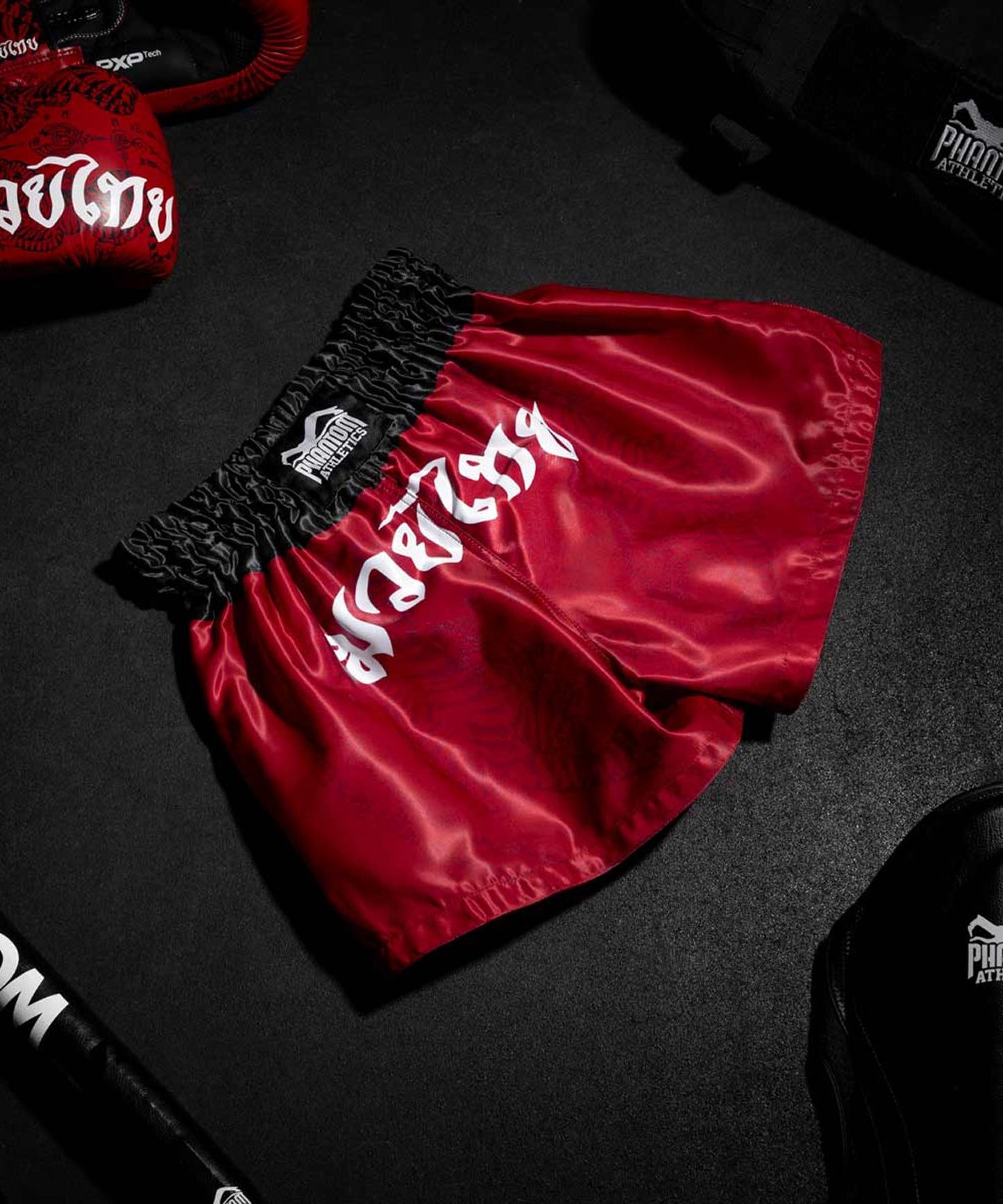 Short de Muay Thai Phantom Athletics Sak Yant - Rouge