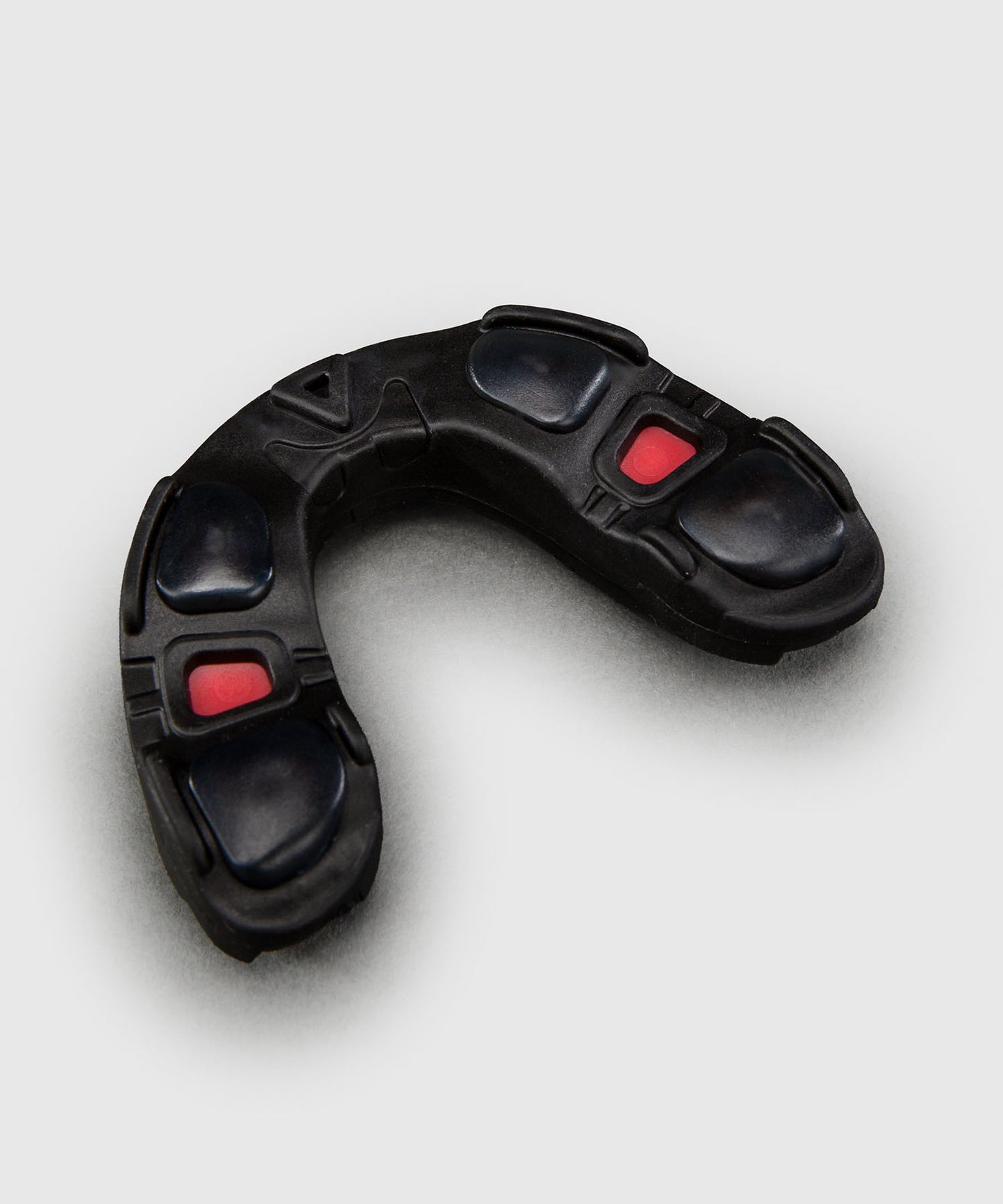 Venum Predator Mundschutz – Schwarz/Schwarz/Rot