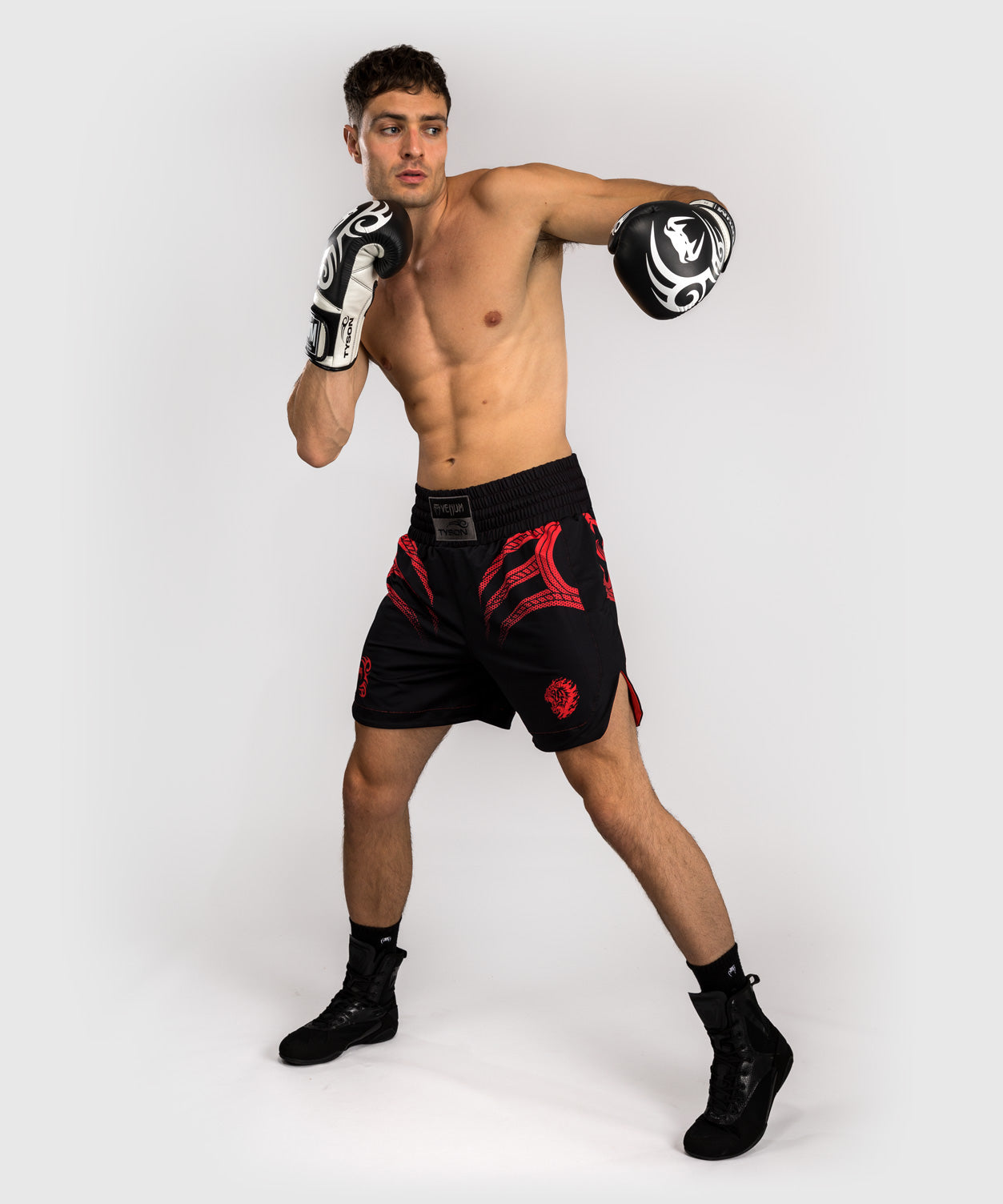 Short de Boxe Venum x Mike Tyson Tiger - Noir Profond/Rouge Intense