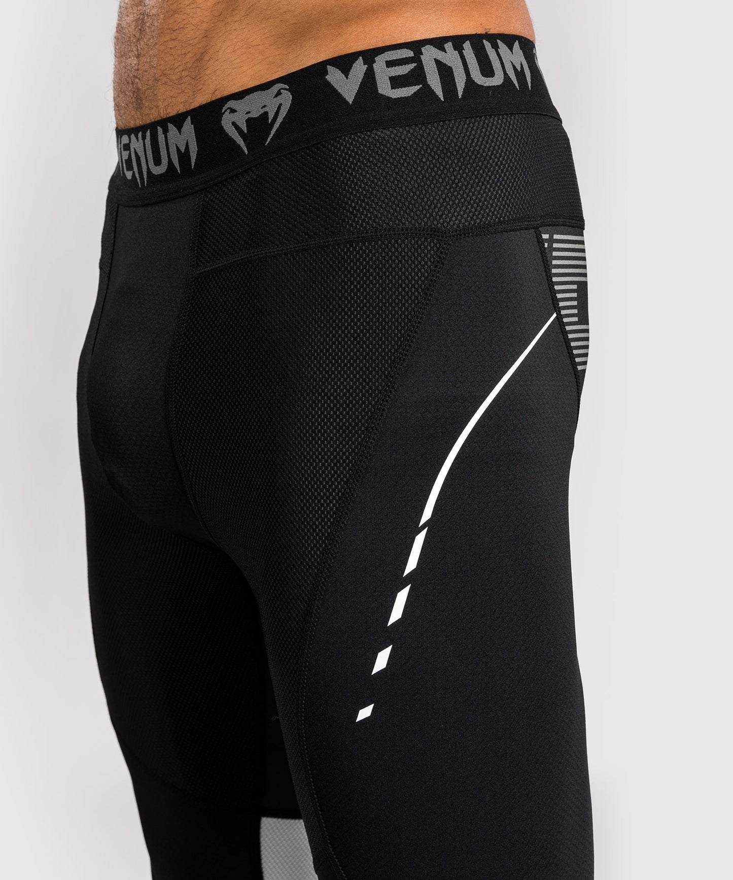 Venum Adrenaline Pantaloni Compressivi – Nero/Grigio Argento