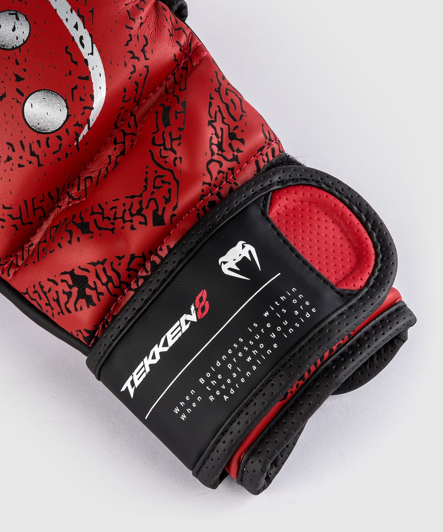 Gants de sparring MMA Kazuya Venum x TEKKEN 8 - Rouge/Noir
