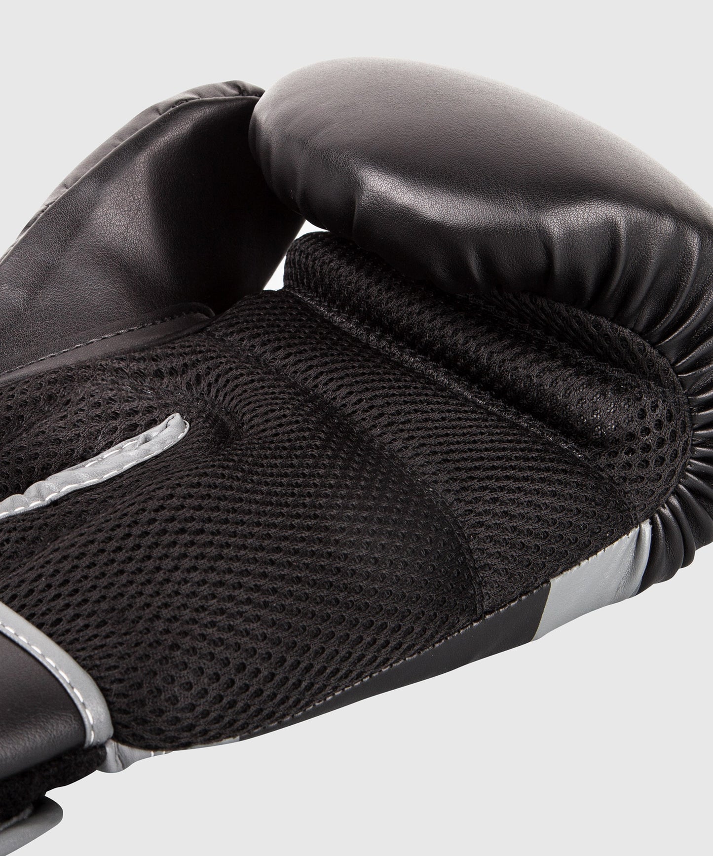 Ringhorns Charger by Venum Boxhandschuhe – Schwarz