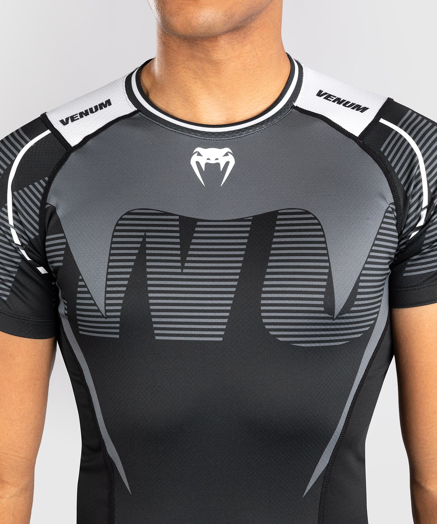 Rashguard Manches Courtes Venum Adrenaline – Noir/Gris Argenté