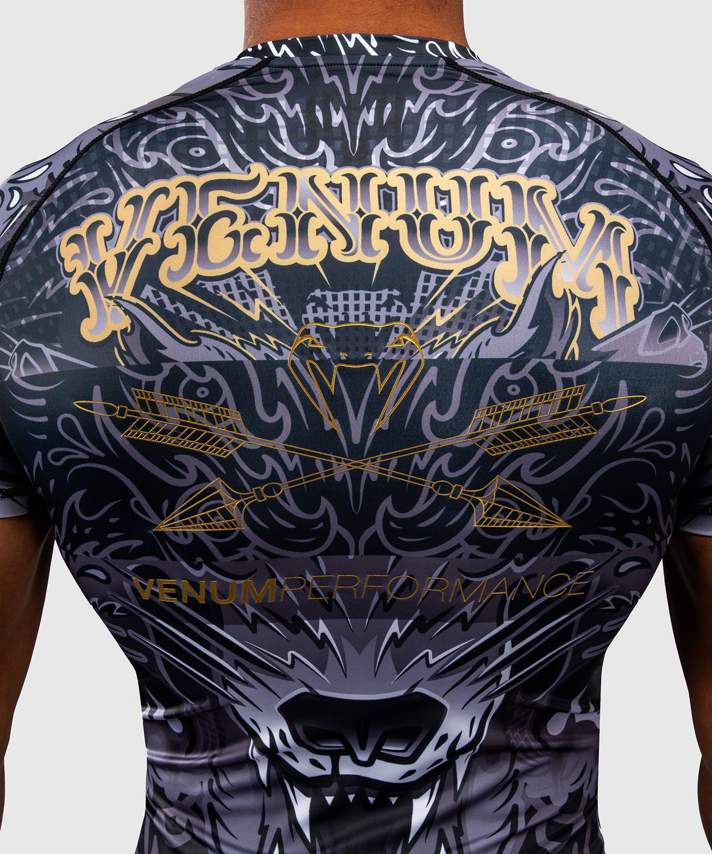Venum Wolf Atak Rashguard a Maniche Corte – Nero/Grigio