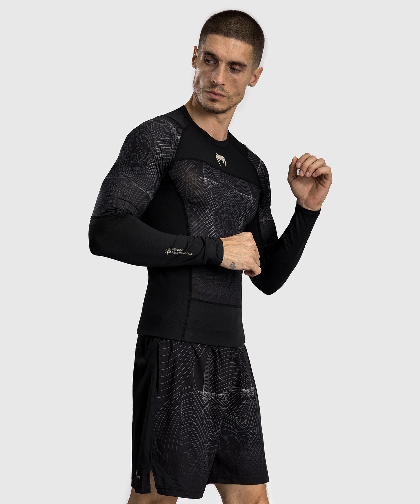 Venum G-Fit Air Herren Langarm Rashguard - Tiefschwarz/Wüstensand