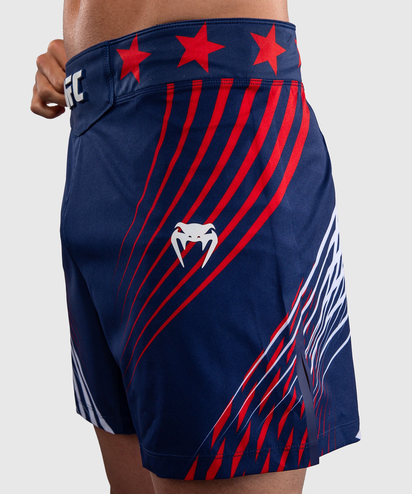 Official UFC Freedom 250 by Venum Authentic Fight Night Pantaloncini da combattimento taglio corto da uomo - Blu