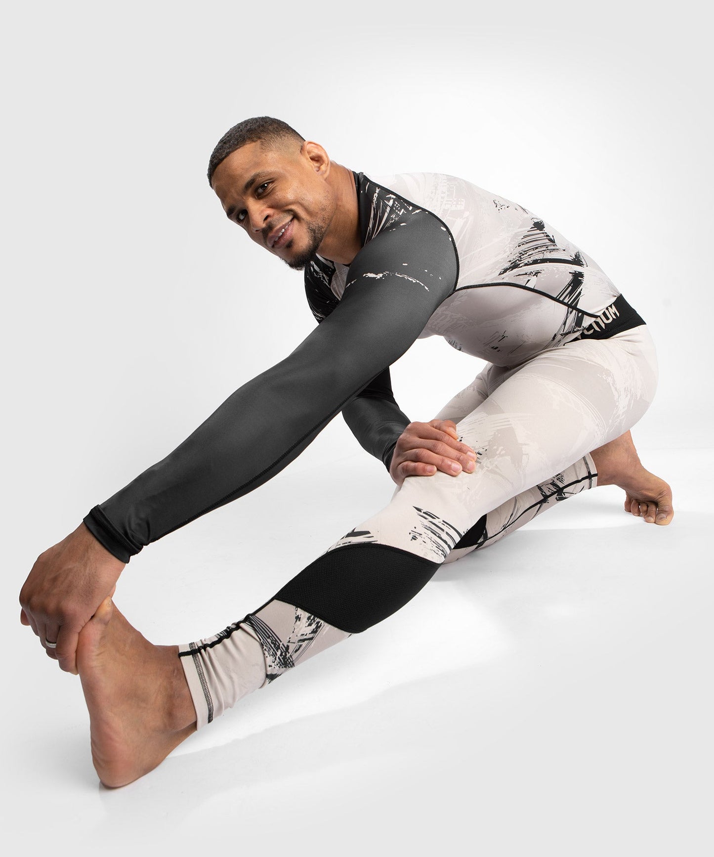 T-Shirt de Compression UFC Venum Authentic Fight Week 2.0 - Sable/Noir