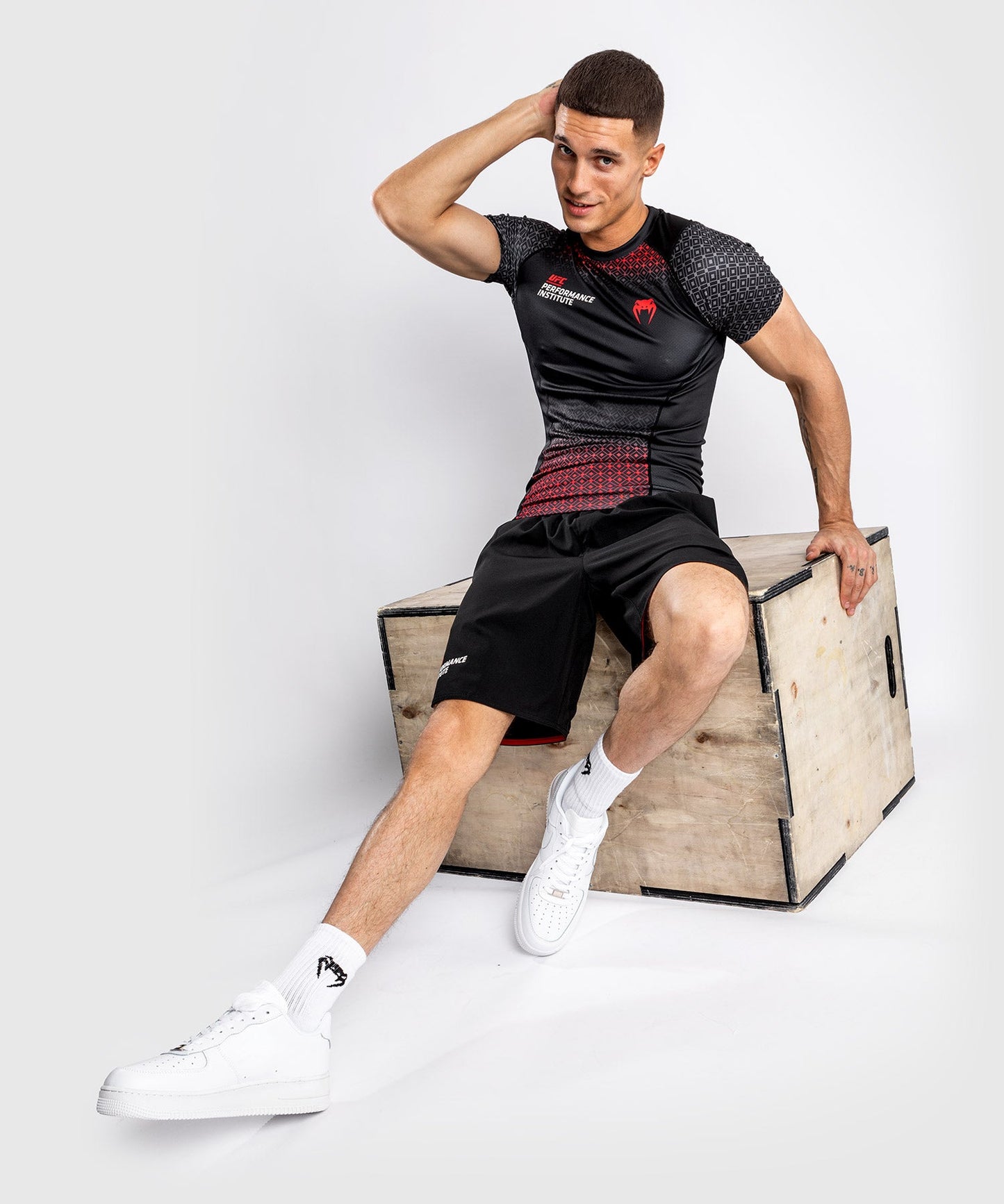 Venum Performance Institute UFC Compression T-Shirt - Kurzarm - Schwarz/Rot