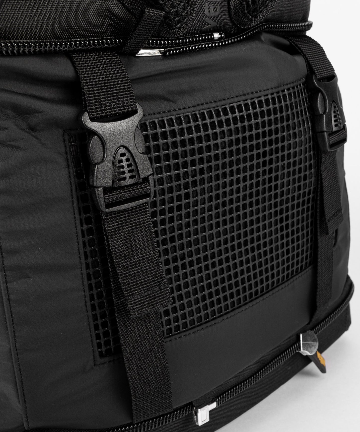 Venum Challenger Xtrem Evo Rucksack (50-63L) – Schwarz/Gold