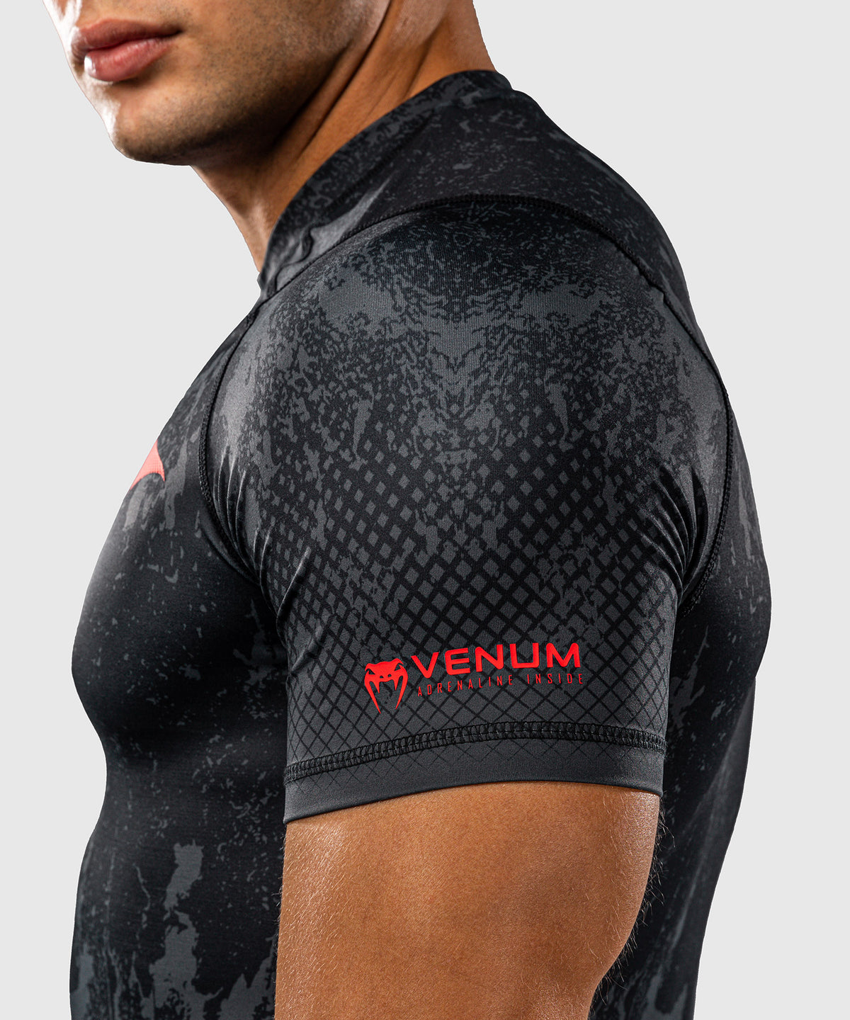 Venum x Batman Rashguard de manga corta - Negro/Gris/Rojo