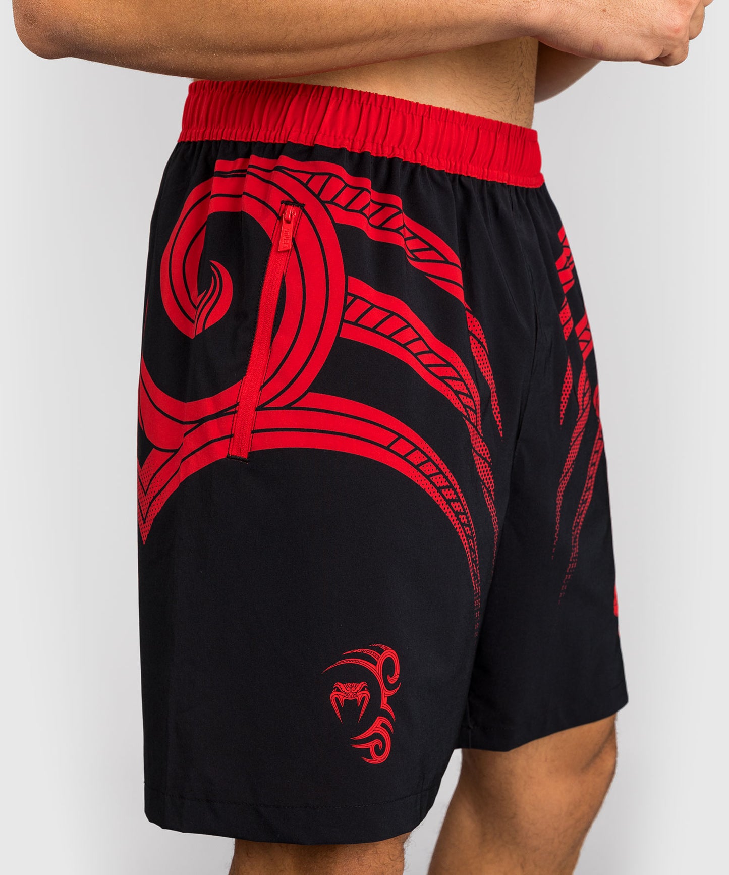 Short d'entraînement Venum x Mike Tyson Tiger - Noir Profond/Rouge Intense