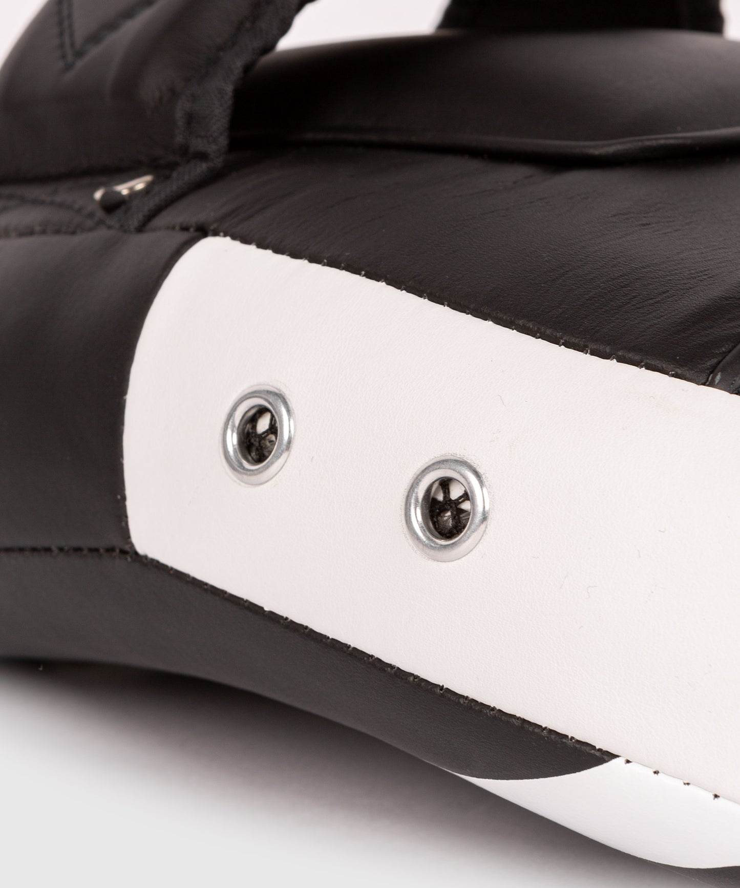Venum Kick Boxing Gear 2.0 Mikrofaser Kleine Pfoten – Schwarz/Weiß