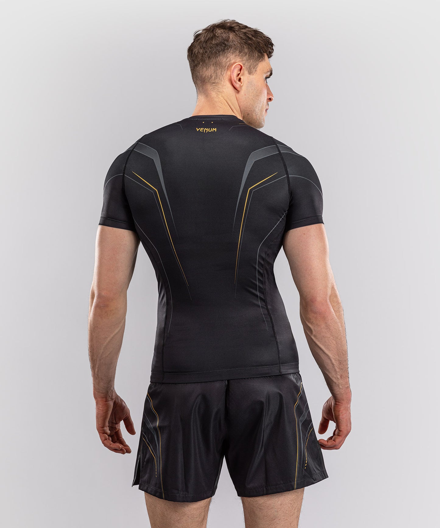 Rashguard à Manches Courtes Venum Streamline – Noir/Or