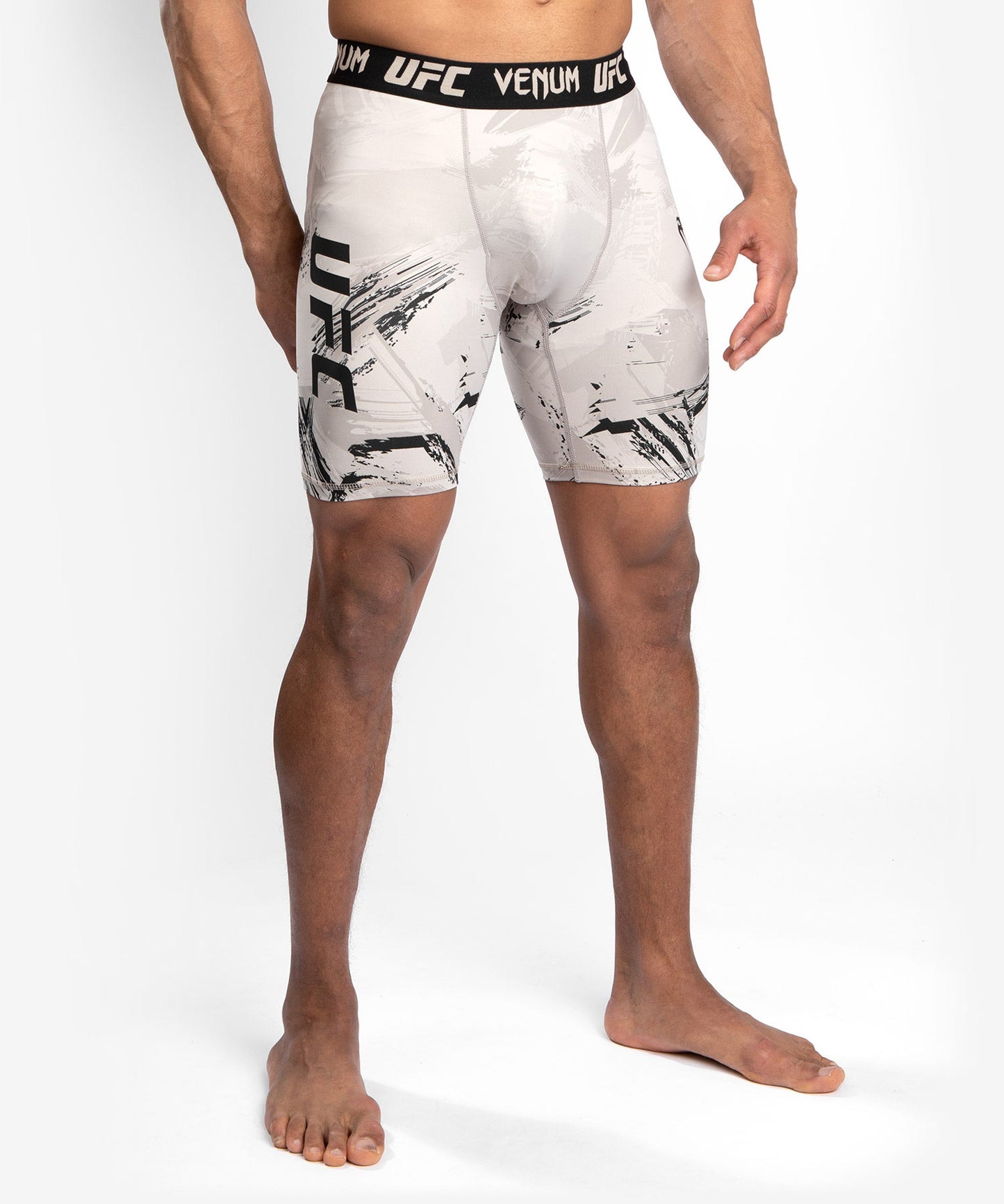 Venum Authentic Fight Week 2.0 UFC Kompressionsshorts - Schwarz/Sand
