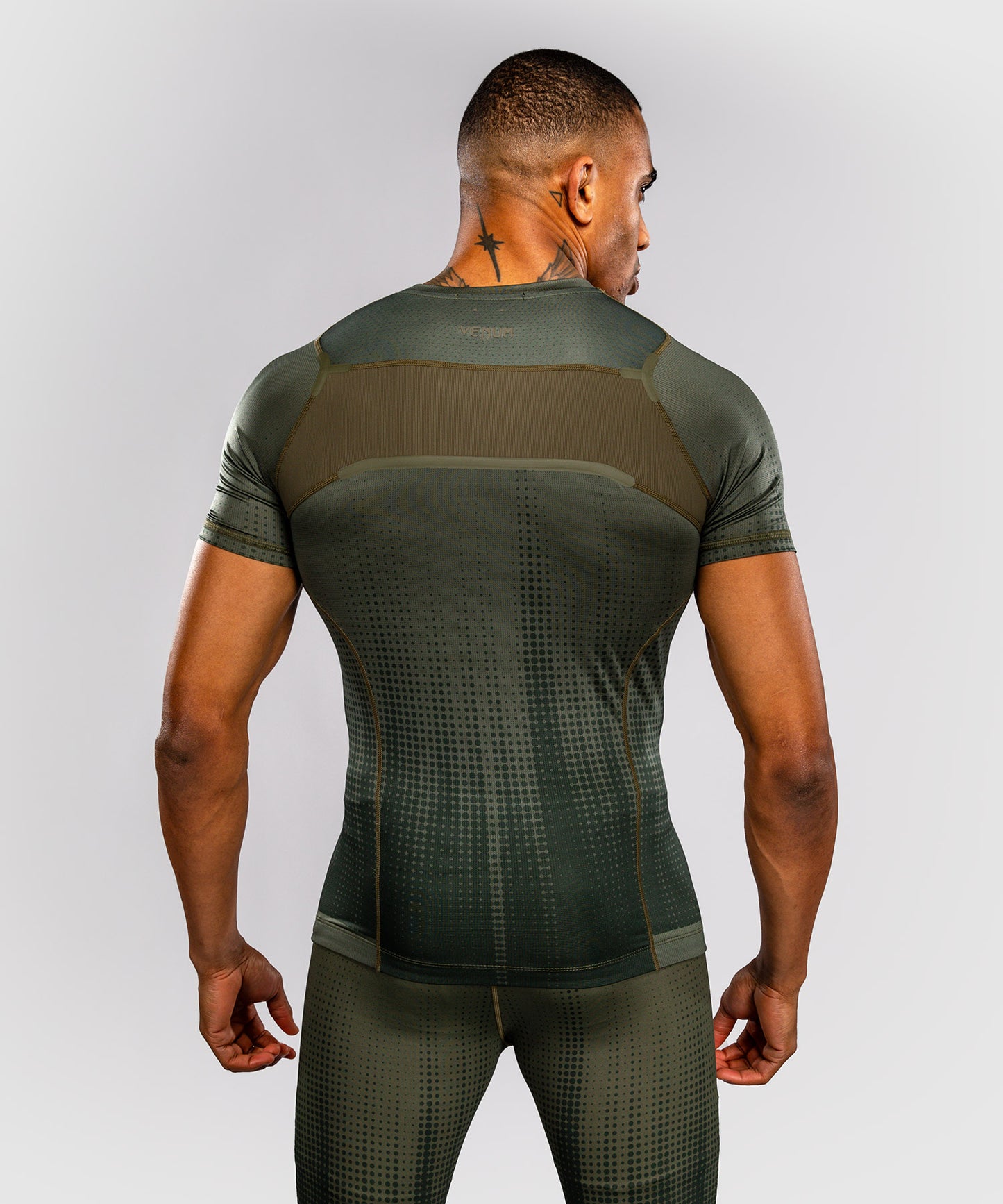 Venum Stealth Kurzarm Rashguard – Khaki/Dunkelgrün