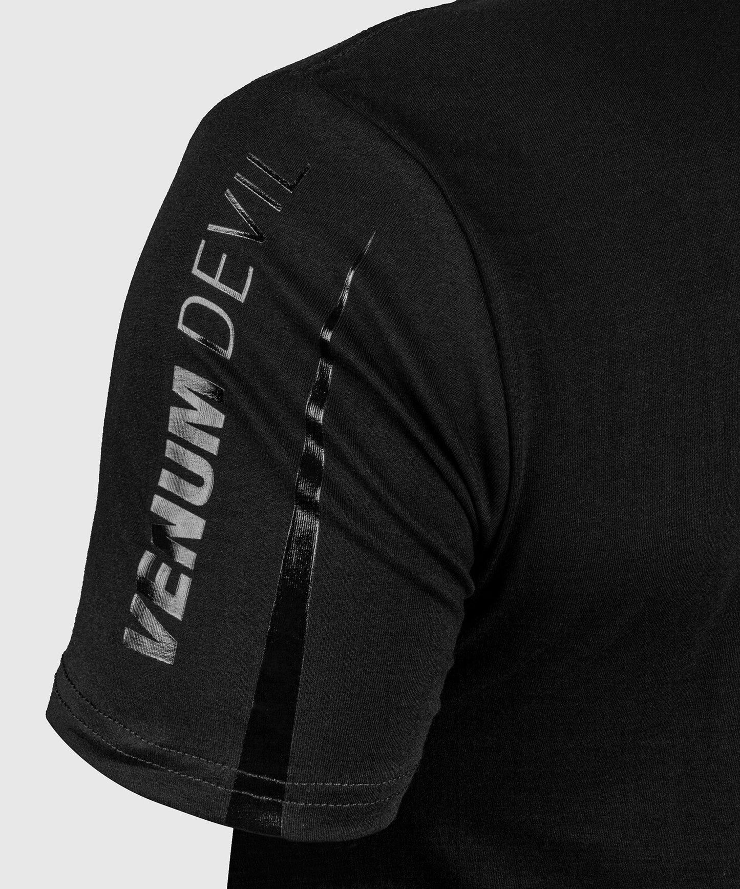 Camiseta Venum Gladiator – Negro/Negro