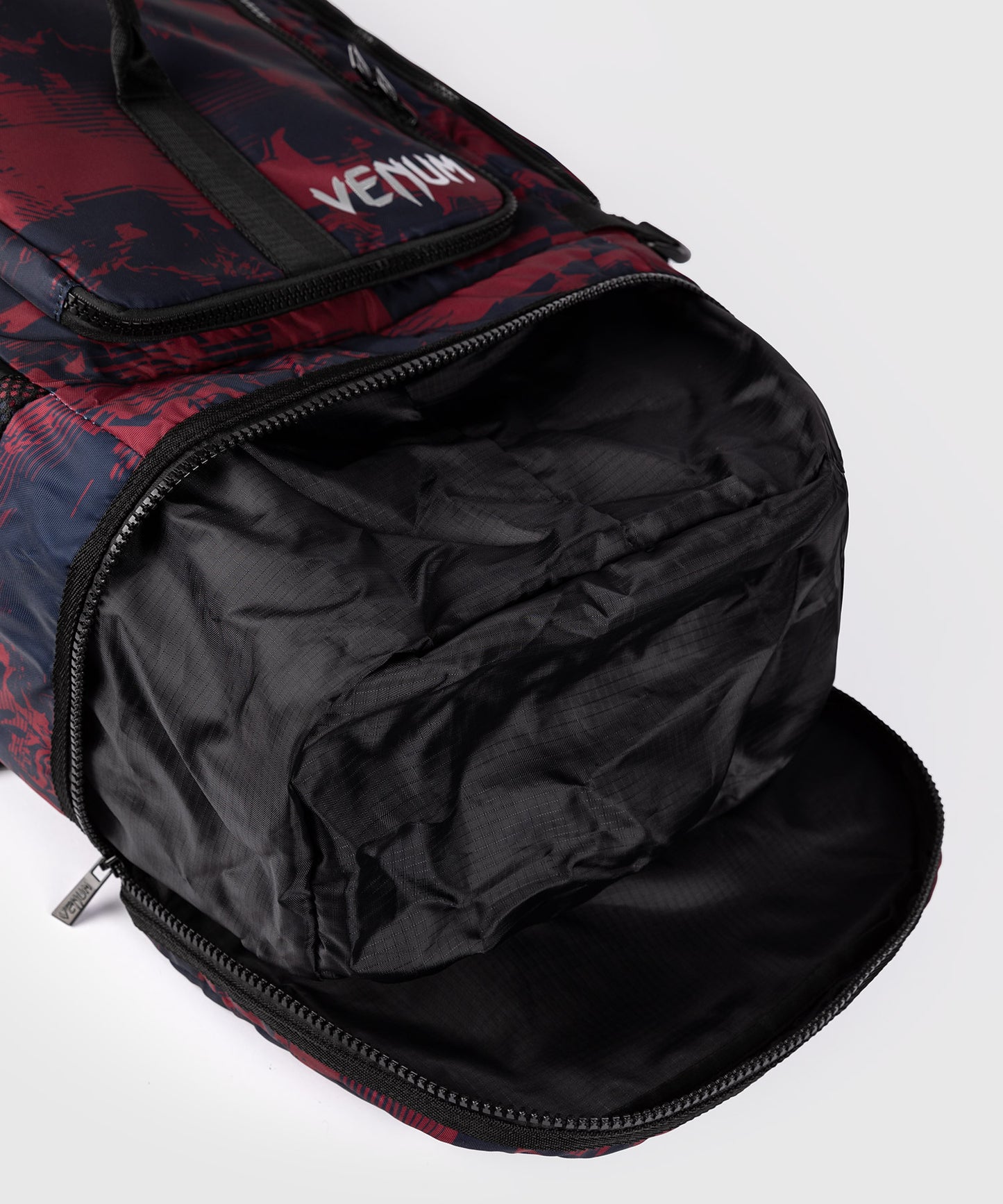 UFC Zenith by Venum Authentic Fight Week Sporttasche - Burgunder (48L)