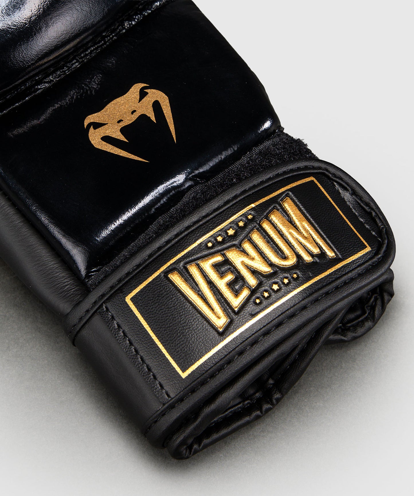 Venum Attack 2.0 Guanti da Sparring in Pelle – Nero/Oro