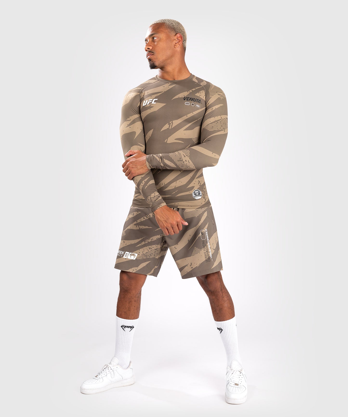 UFC Adrenaline by Venum Fight Week performance Rashguard A Manica Lunga - Desert Camo