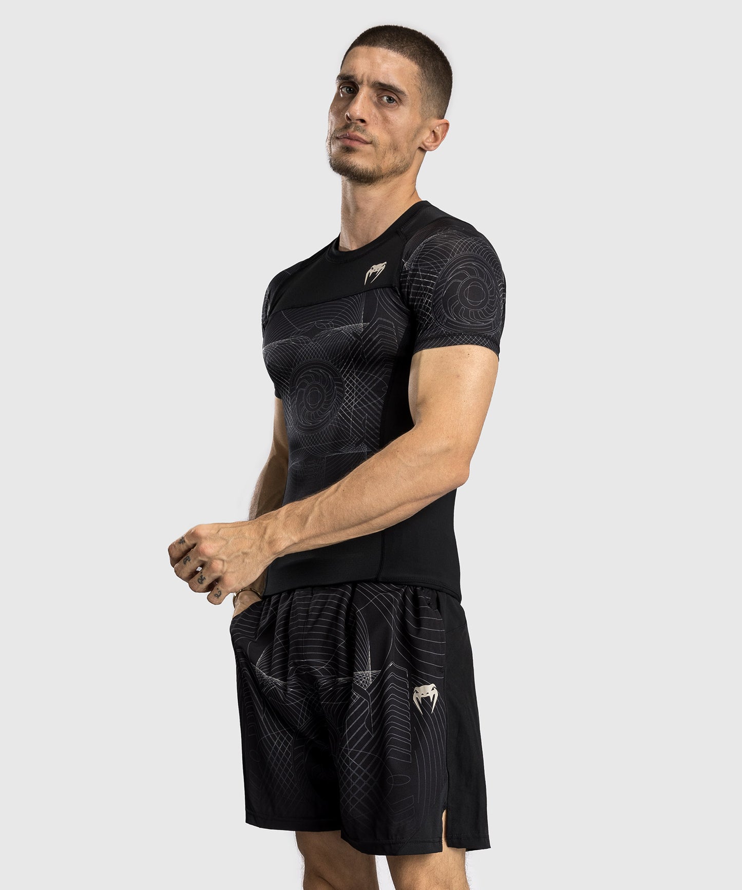 Venum G-Fit Air Rashguard a maniche Corte - Nero Profondo/Sabbia Del Deserto