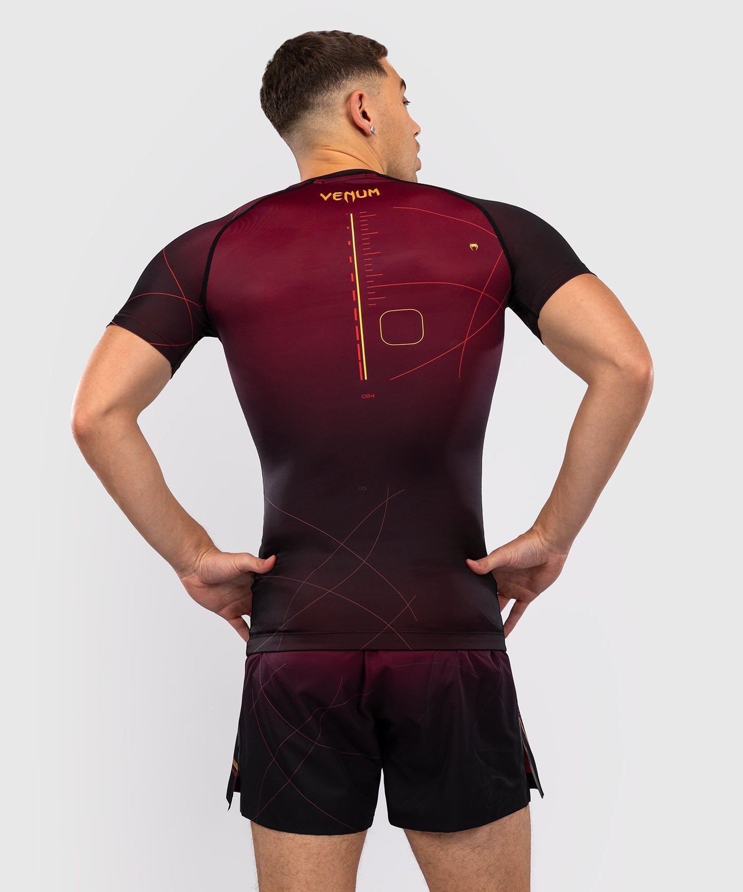 Venum Tactical XT Kurzärmeliger Rashguard für Männer - Schwarz/Burgund/Gold