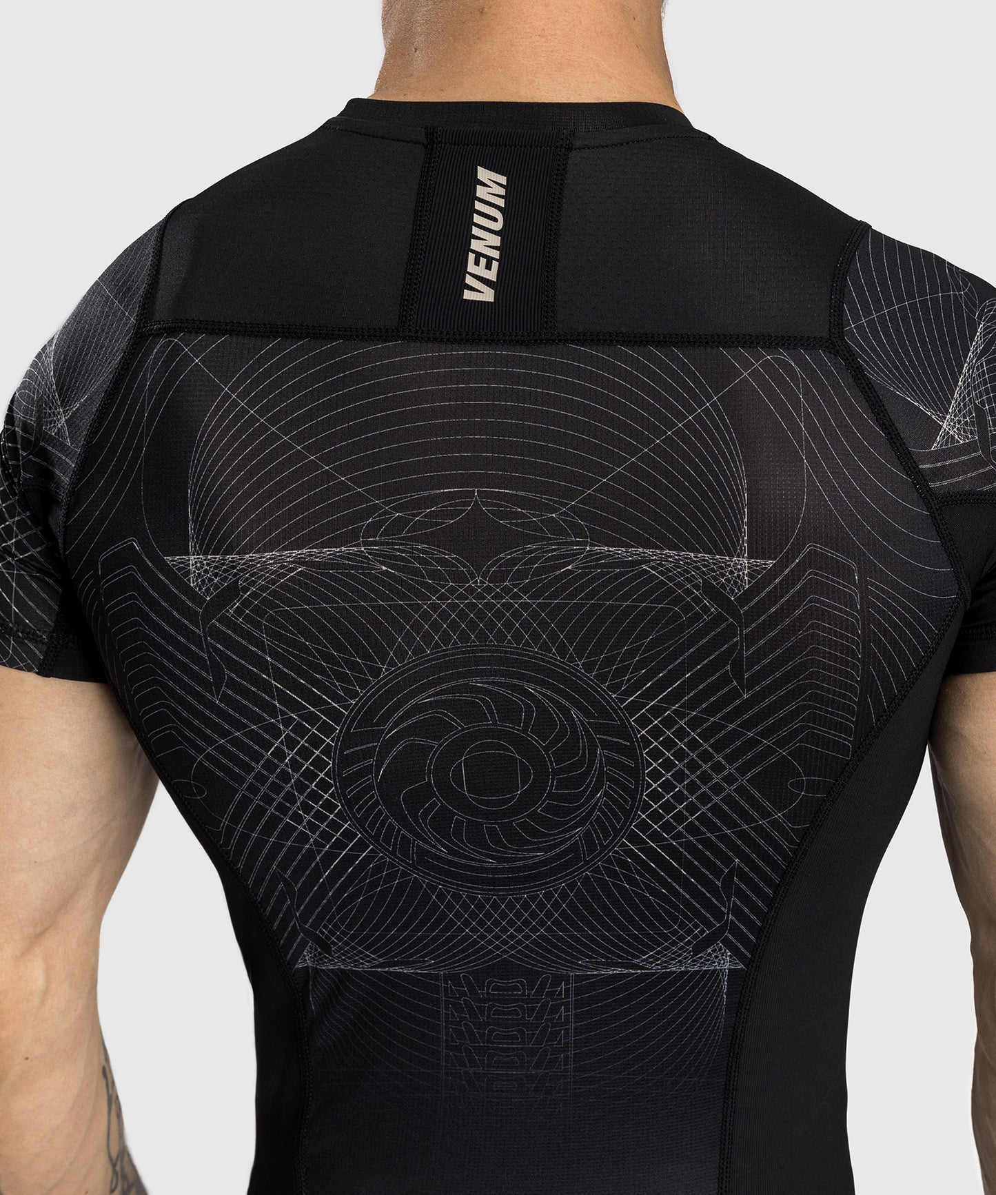 Venum G-Fit Air Rashguard a maniche Corte - Nero Profondo/Sabbia Del Deserto