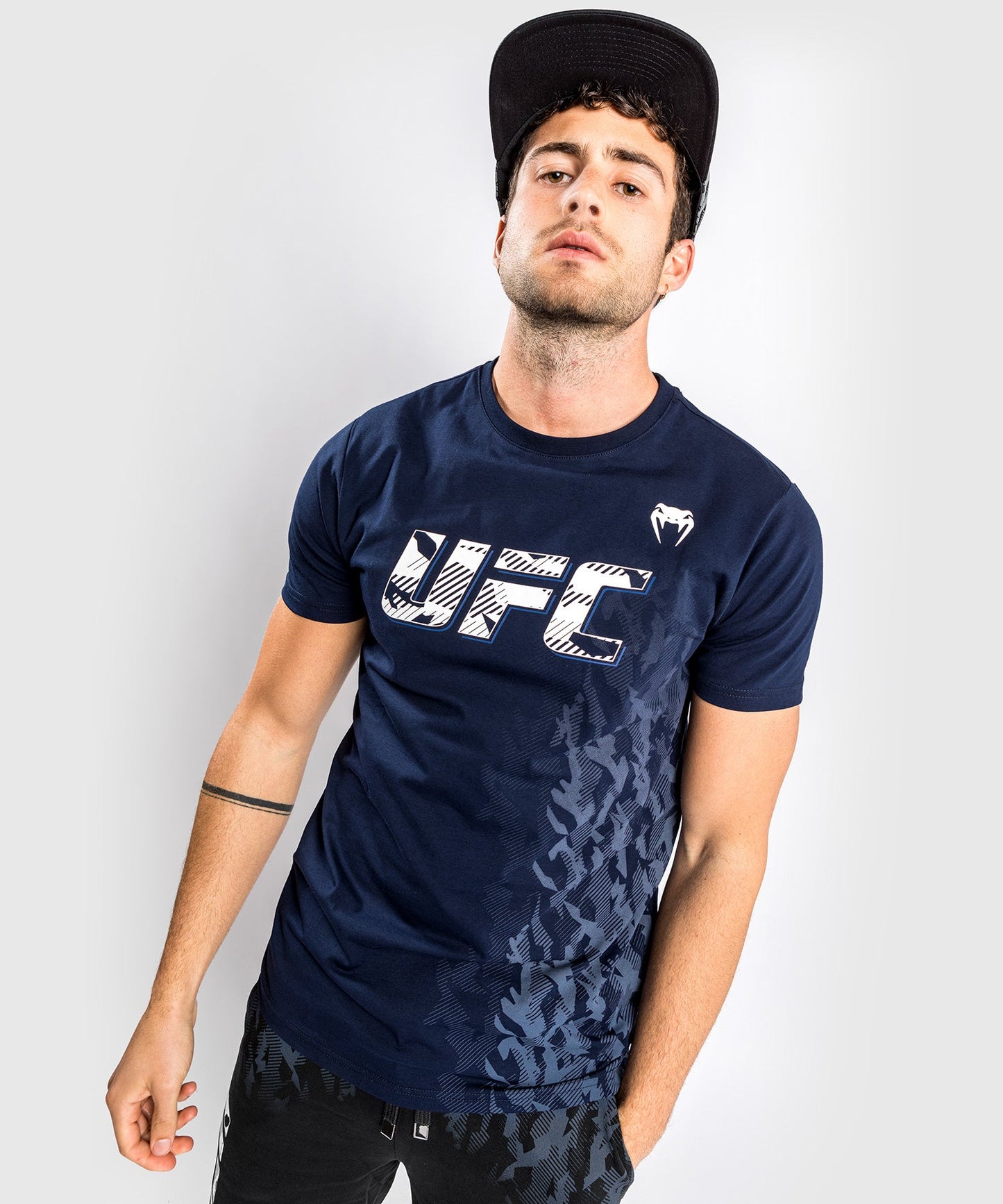 UFC Venum Authentic Fight Week Herren Kurzarm-Baumwoll-T-Shirt - Marineblau