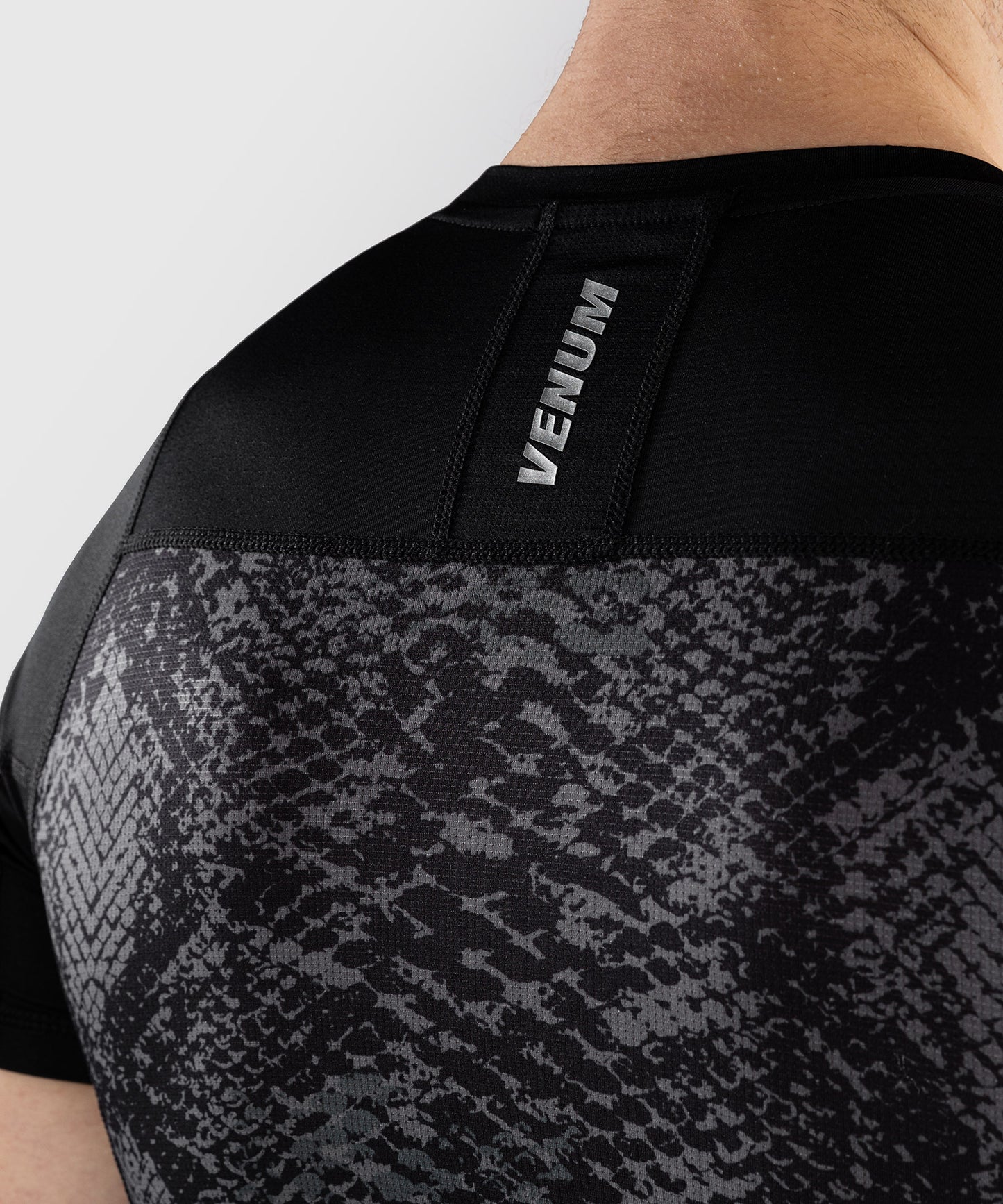 Rashguard à Manches Courtes Venum G-Fit Scales – Noir/Gris Charbon
