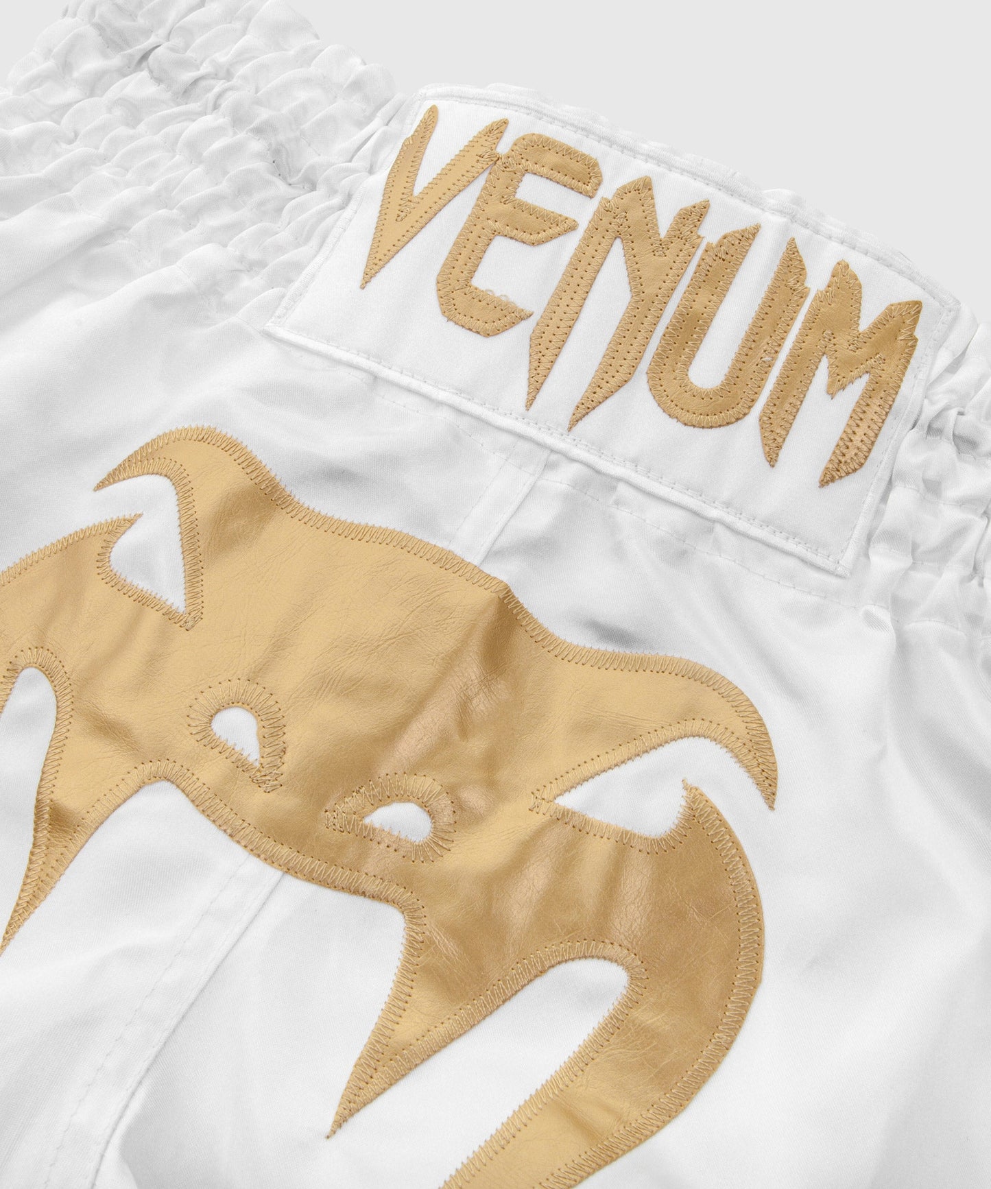 Short de Boxe Thaï Venum Bangkok Inferno - Blanc/Doré - Exclusivité