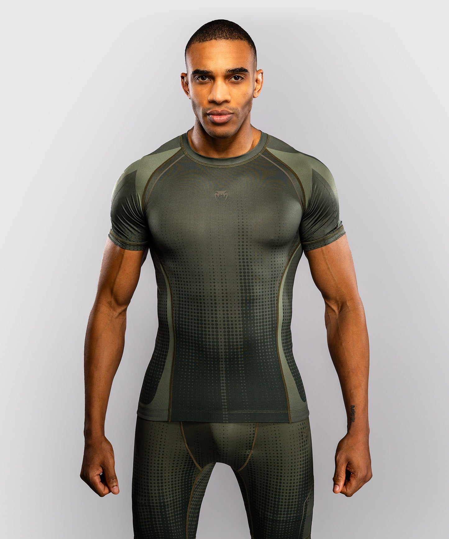 Venum Stealth Kurzarm Rashguard – Khaki/Dunkelgrün
