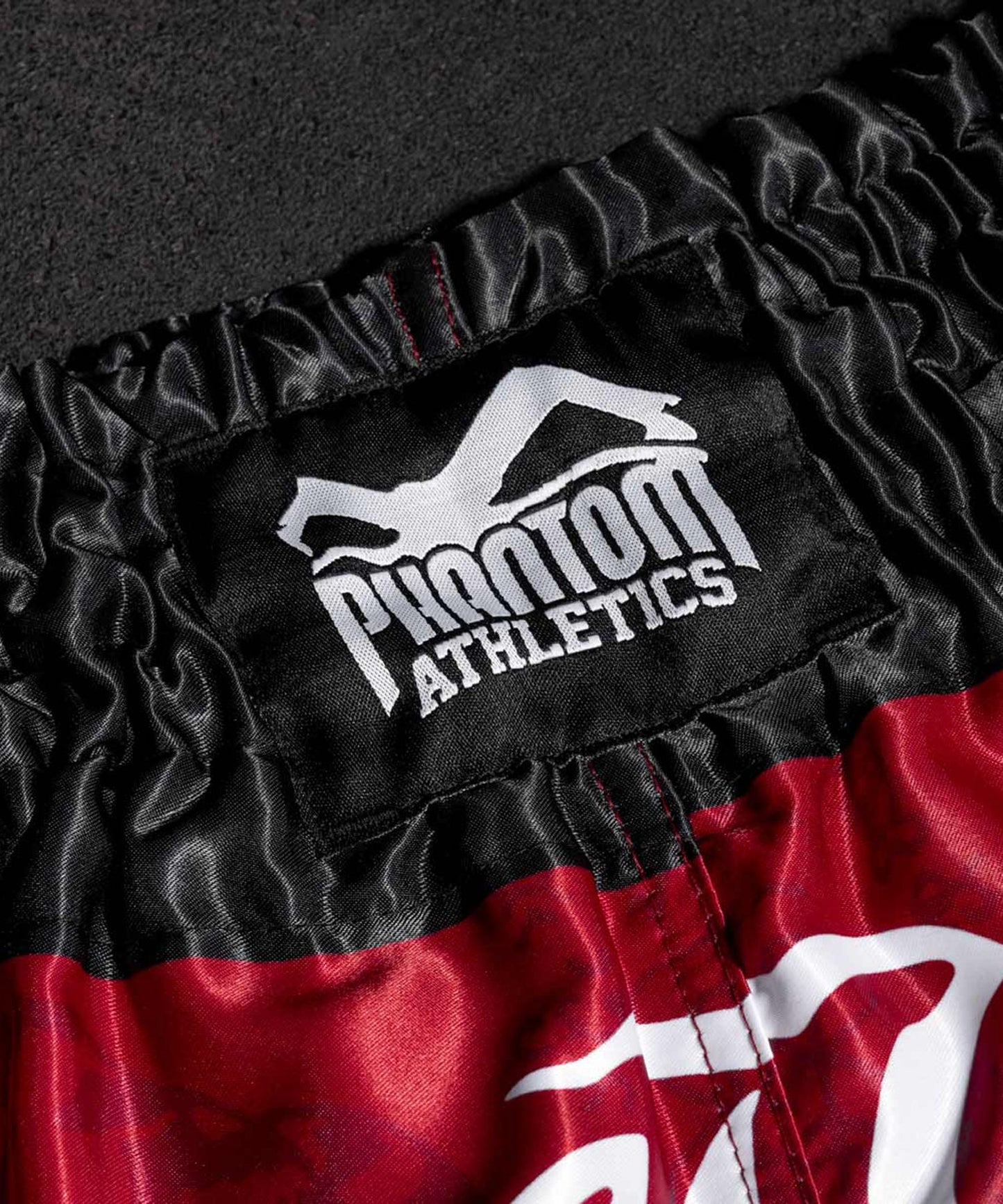 Short de Muay Thai Phantom Athletics Sak Yant - Rouge