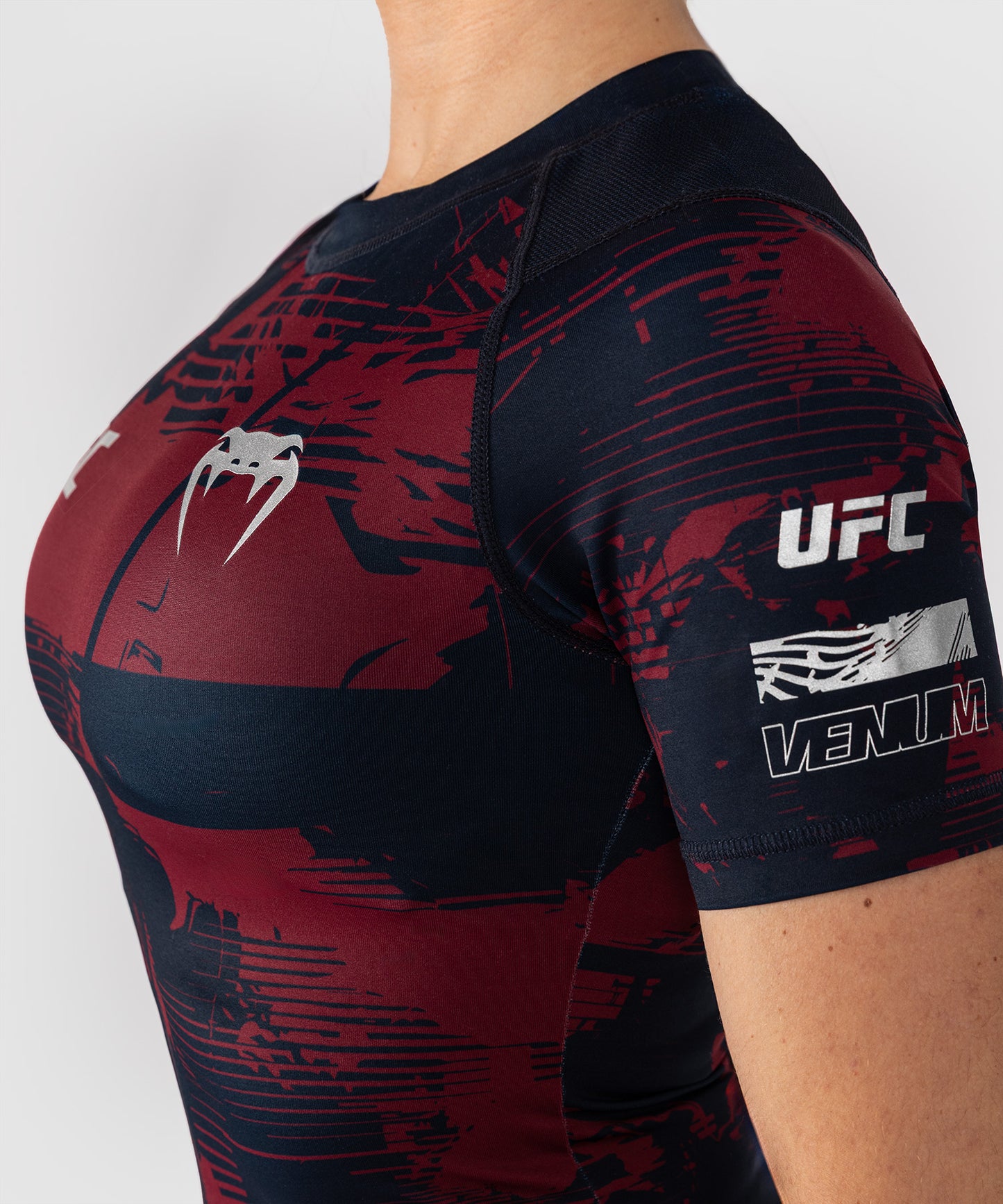 UFC Zenith by Venum Authentic Fight Week Performance Kurzarm Rashguard Damen - Marineblau/Burgunderrot/Silber