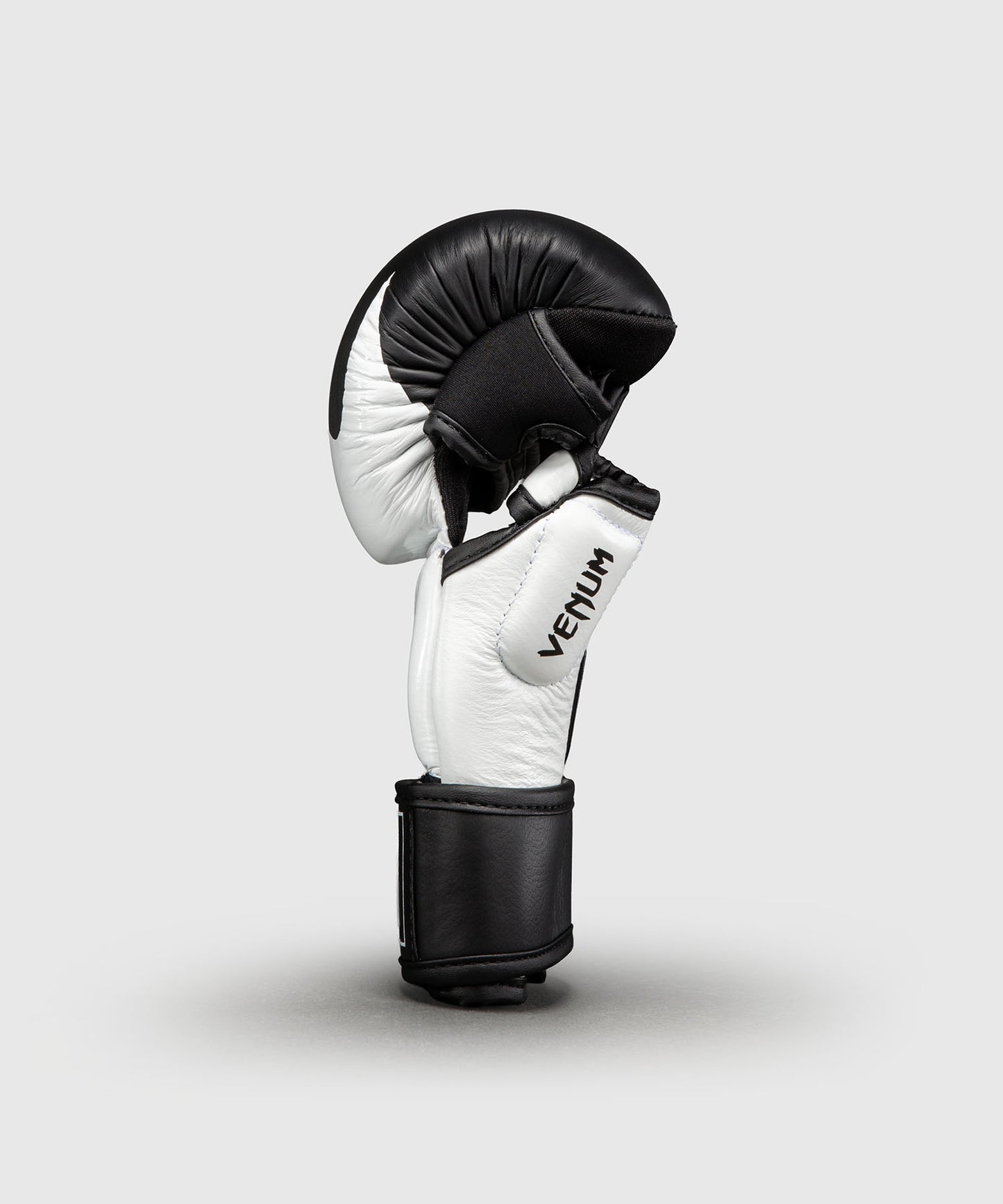 Gants de Sparring en Cuir Venum Attack 2.0 – Noir/Blanc