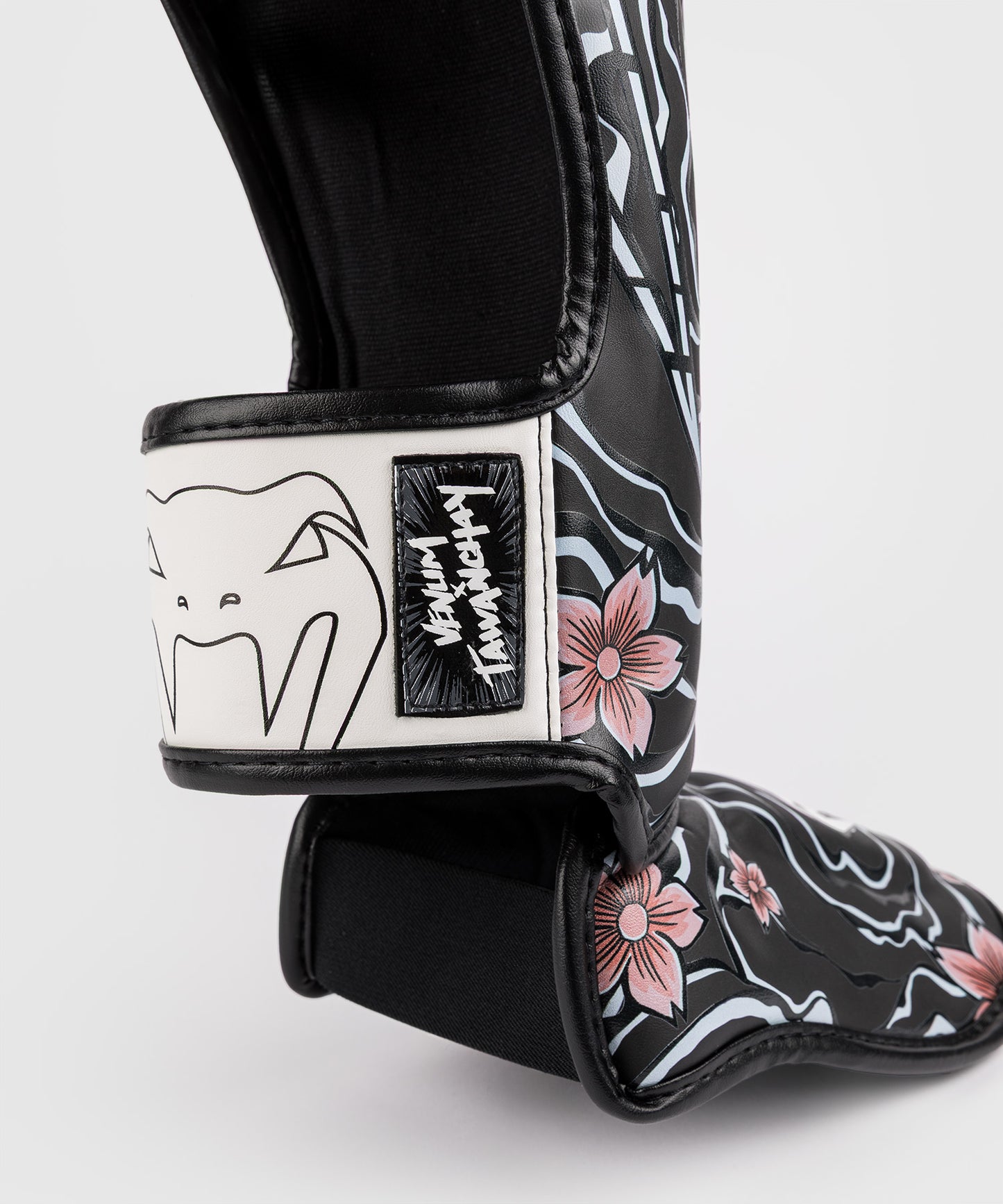 Venum x Tawanchay Shinguards Black/White