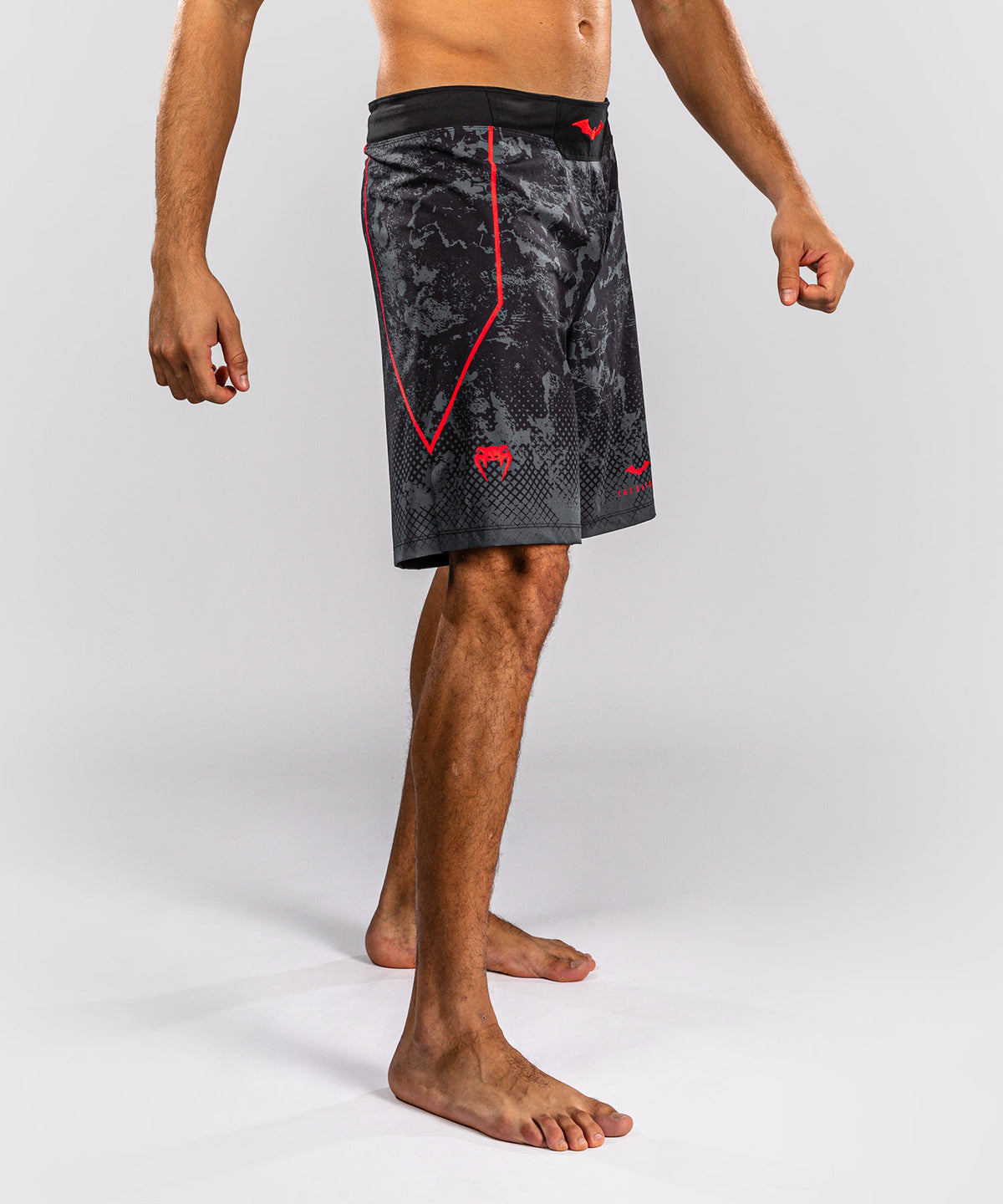 Venum x Batman Fightshorts - Negro/Gris/Rojo