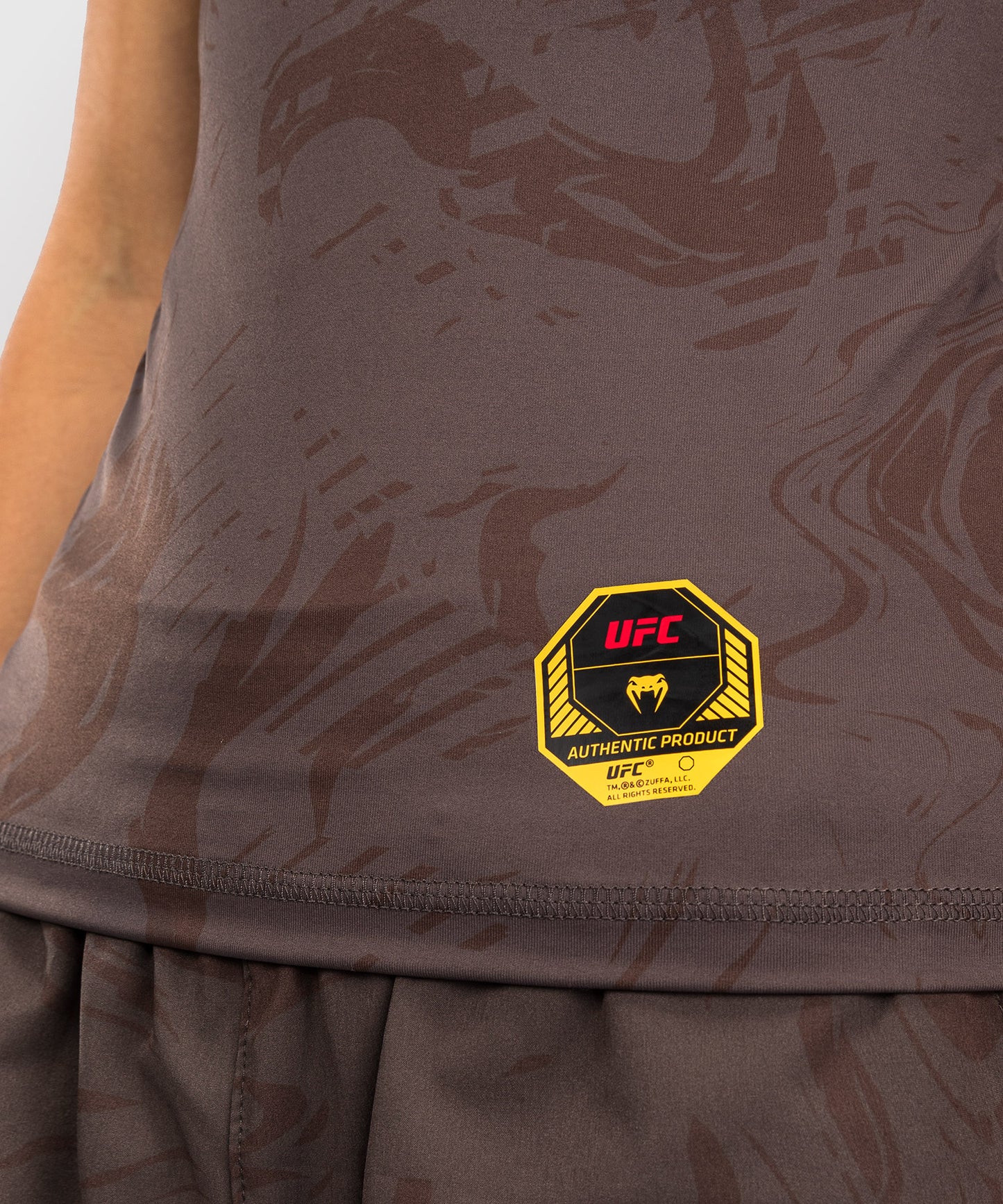UFC Fusion by Venum Fight Week Damen Performance Kurzarm Rashguard - Solid Erdiges Braun