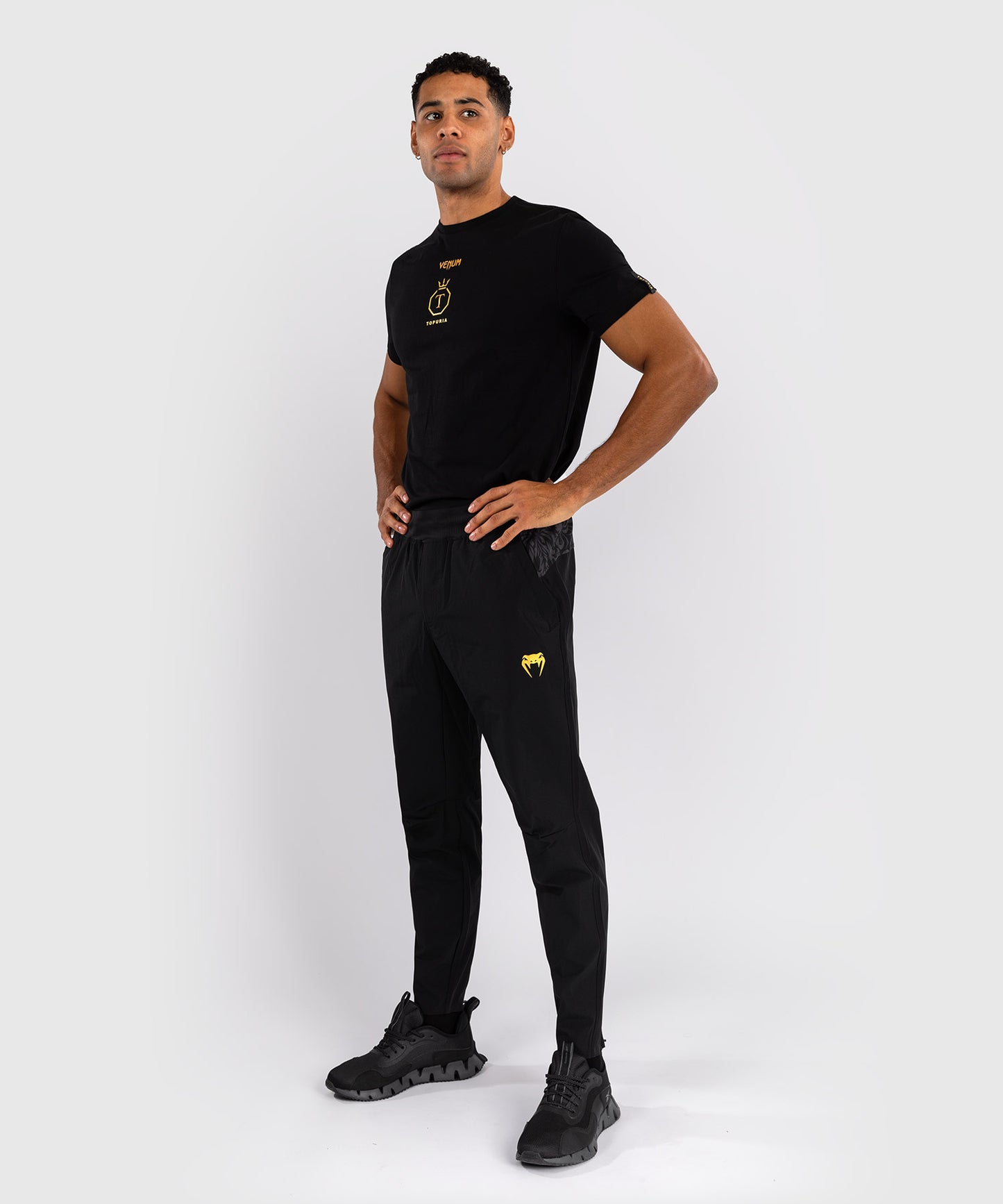 Venum x Topuria Unmatched Edition Pantalones de chándal - Negro/Dorado