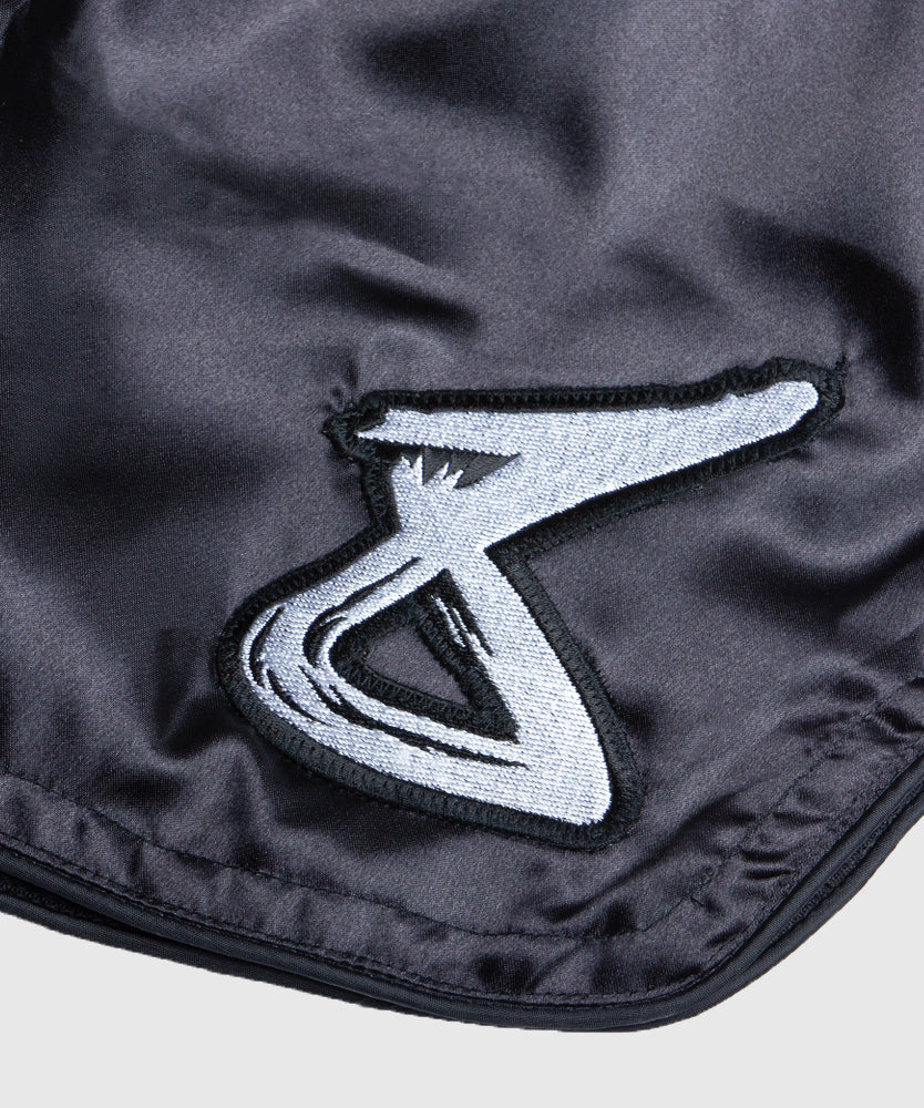 8 Weapons Strike Pantalones de Muay Thai - Negro/Plata