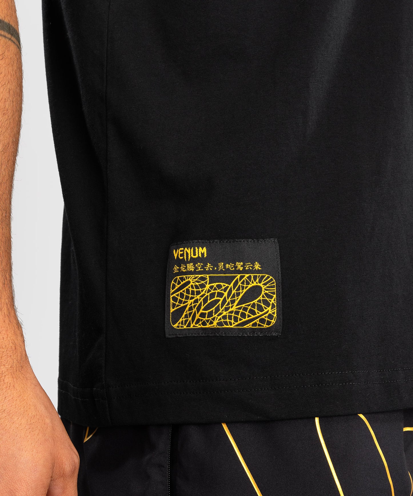Venum Serpenti T-Shirt – Nero/Argento/Oro