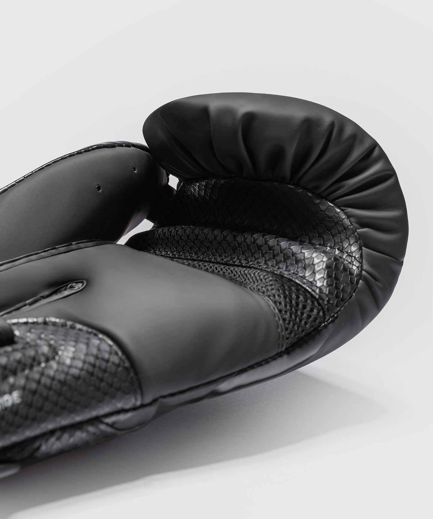Gants de Boxe Venum Challenger 4.0 Scales – Noir