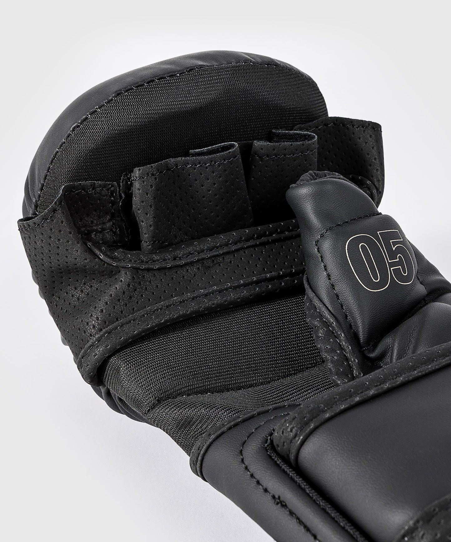 Venum x Tekken 8 Jin Kazama Guantes de Sparring MMA - Azul/Negro/Blanco