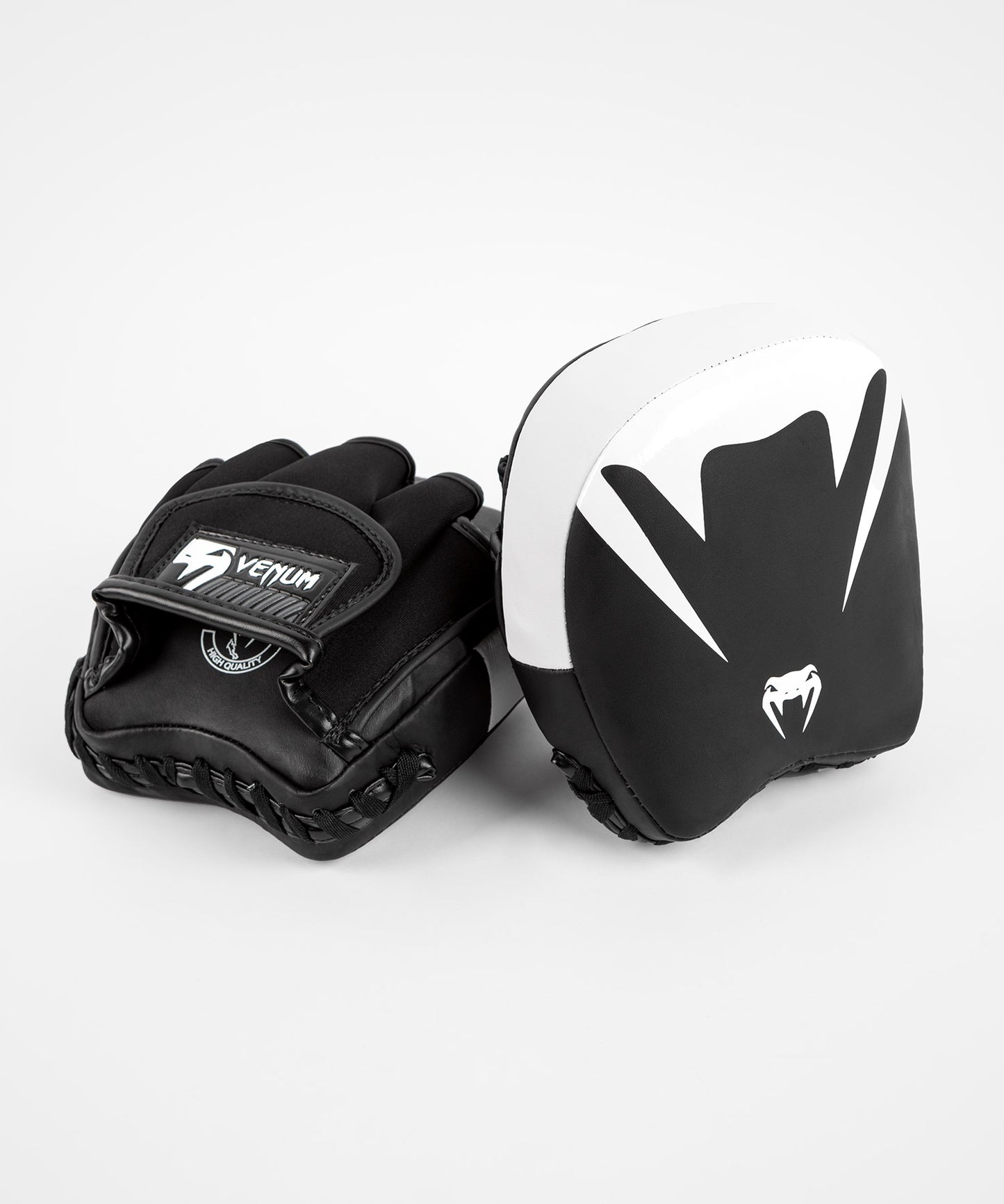 Venum Elite Mini Manoplas de Entrenador Gruesas de Cuero (Par) – Negro/Blanco