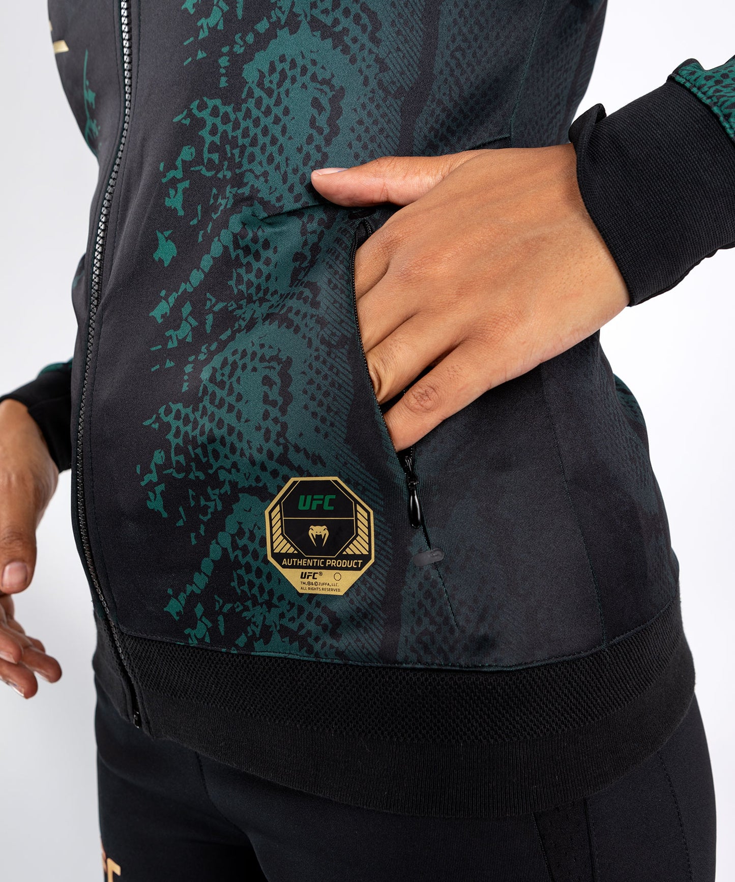 UFC Adrenaline by Venum Authentic Fight Night Felpa con cappuccio Walkout da donna - Emerald Edition - Verde/Nero/Oro