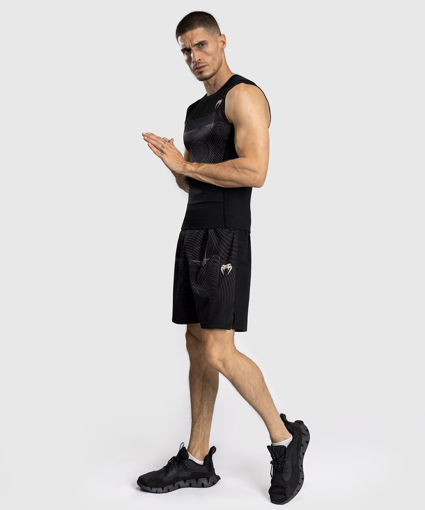 Rashguard sans Manches Venum G-Fit Air pour Hommes - Noir Intense/Sable Désert